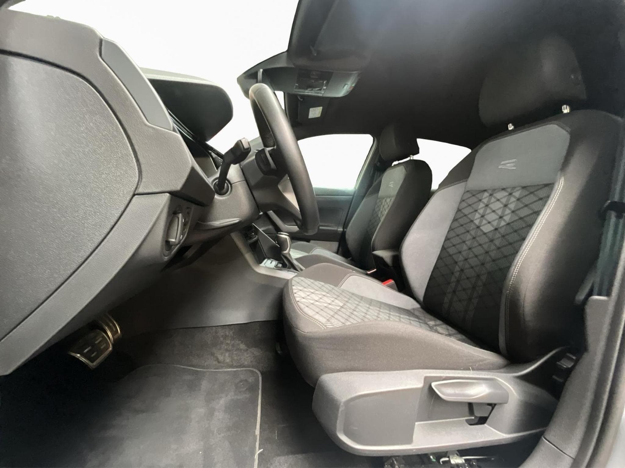 VW Polo R-Line+DSG+P.Assistance+P.Lumiere+DAB+Led (2025) - Foto 9
