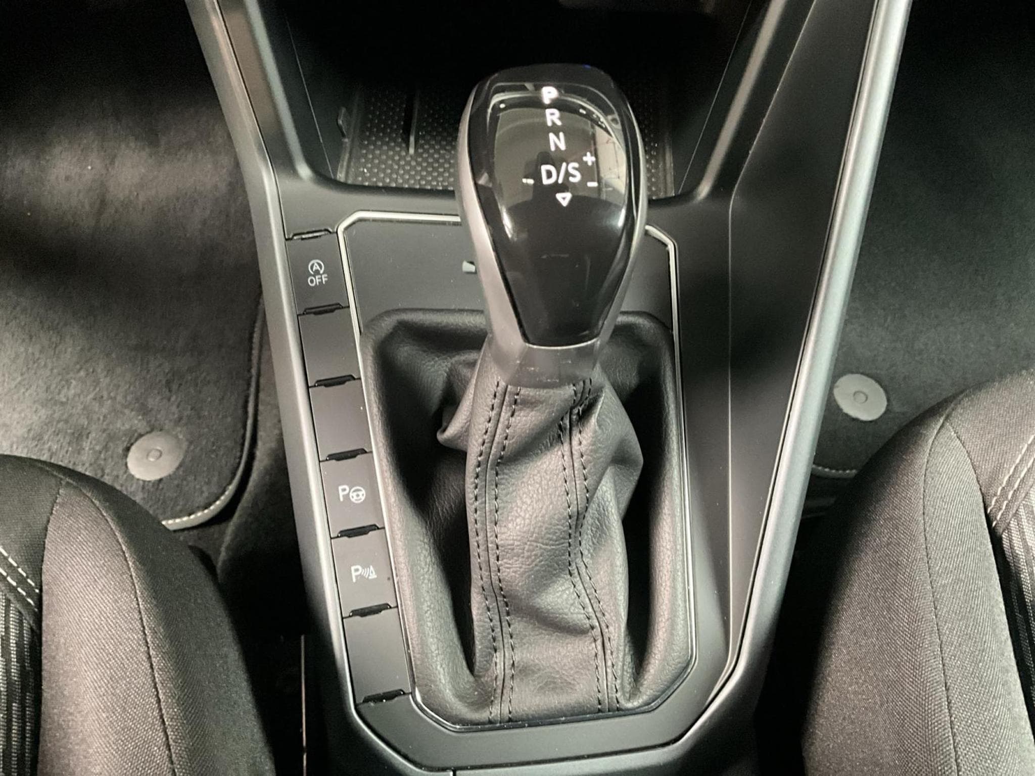 VW Polo R-Line+DSG+P.Assistance+P.Lumiere+DAB+Led (2025) - Foto 12