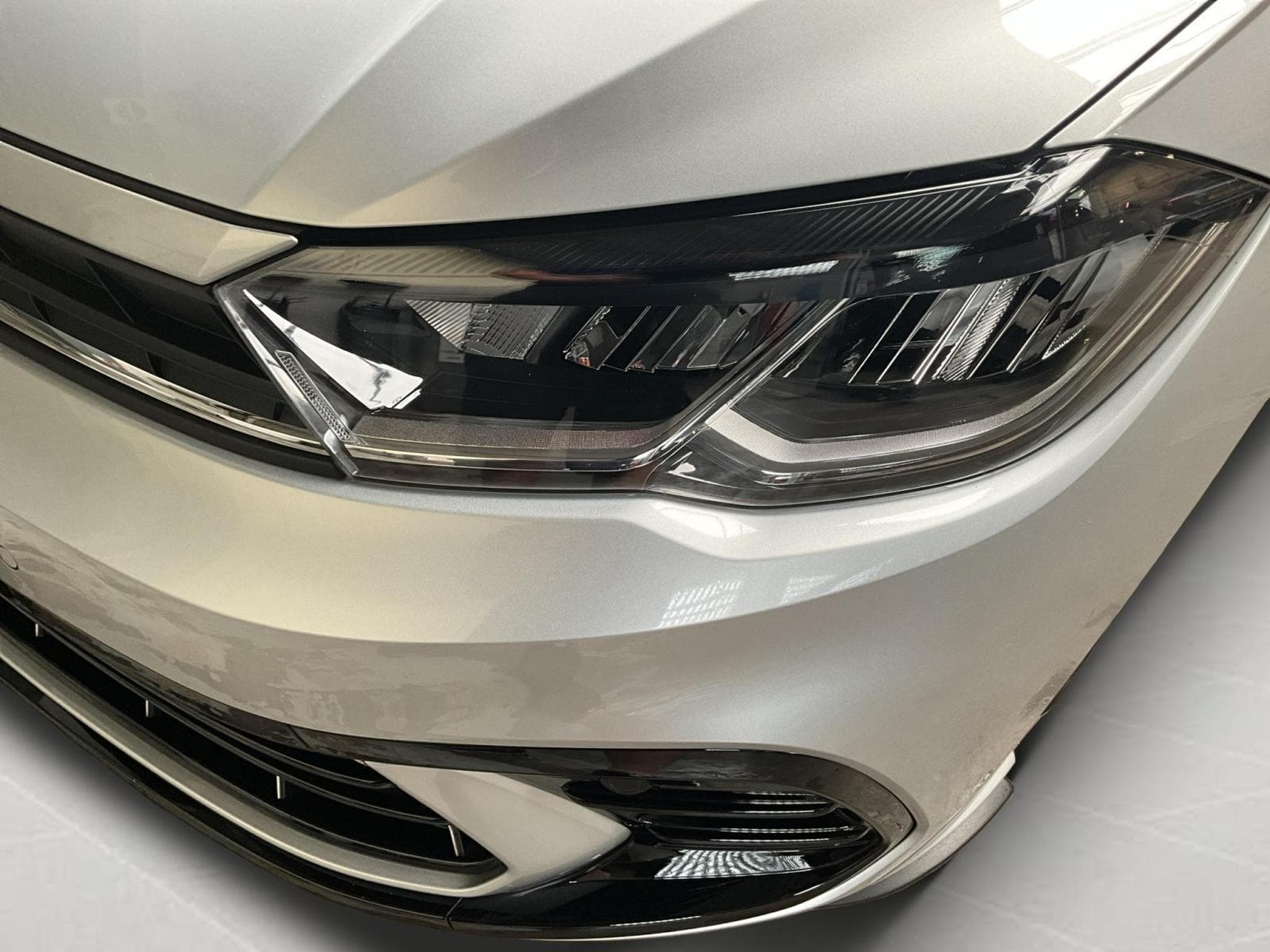 VW Polo R-Line+DSG+P.Assistance+P.Lumiere+DAB+Led (2025) - Foto 17