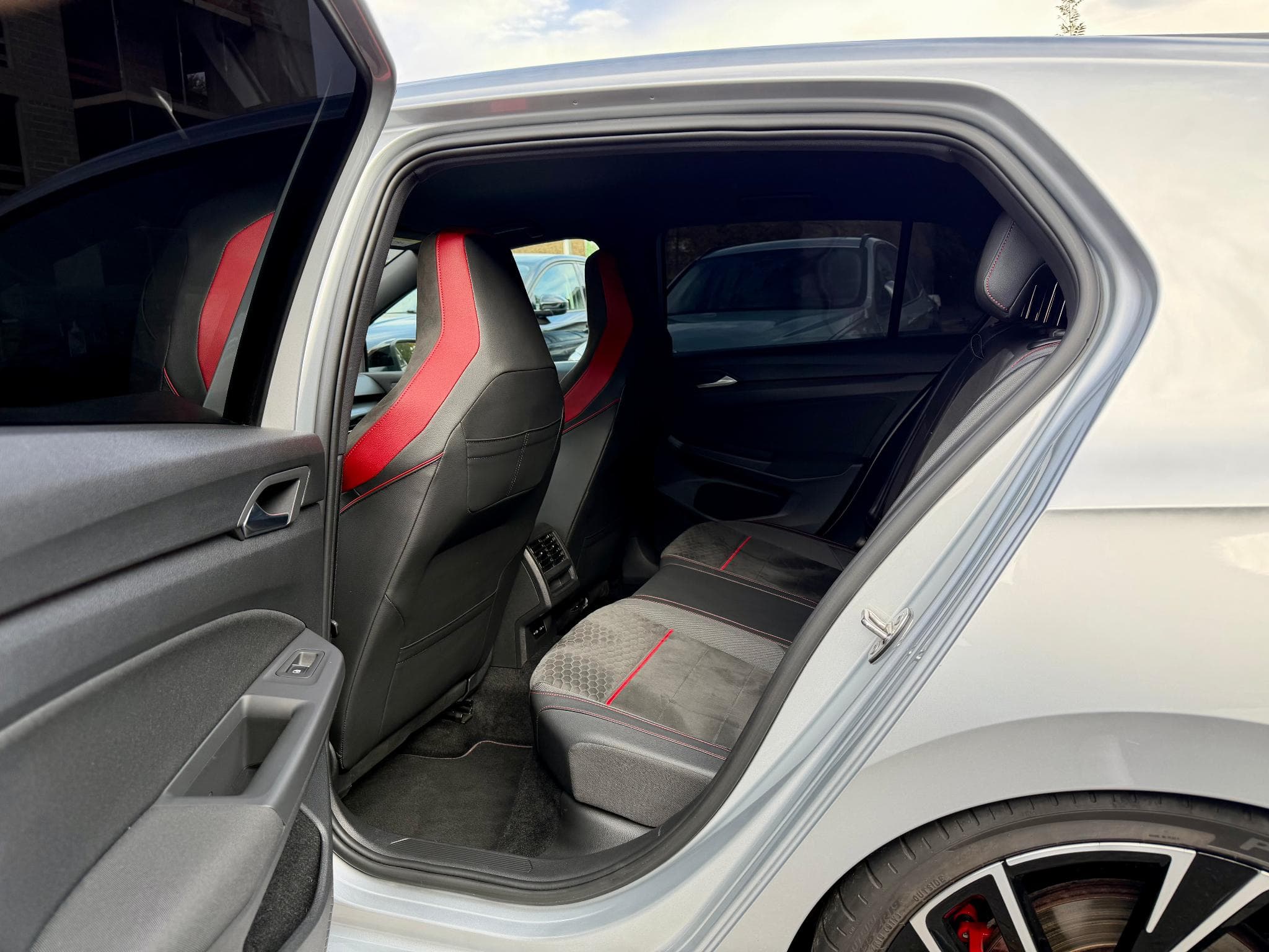 VW Golf VIII 2.0 TSI 300 DSG GTI Clubsport Matrix/Cam/Keyless (2022) - Photo 11