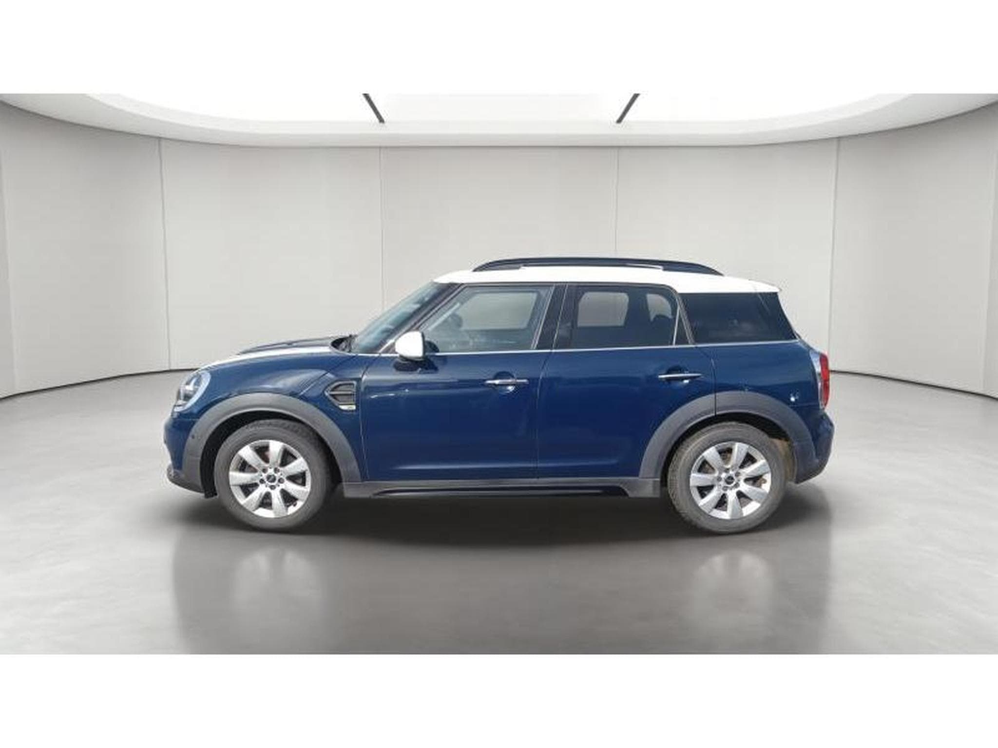 MINI Cooper D Countryman 2 (2018) - Photo 2
