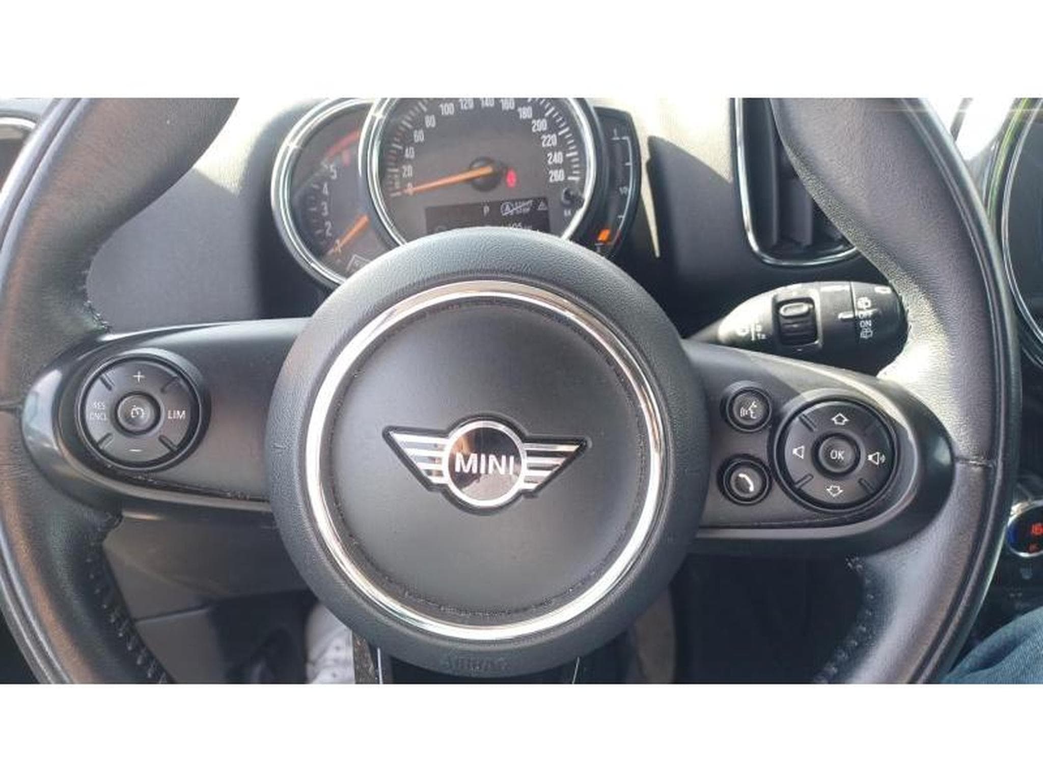 MINI Cooper D Countryman 2 (2018) - Photo 19