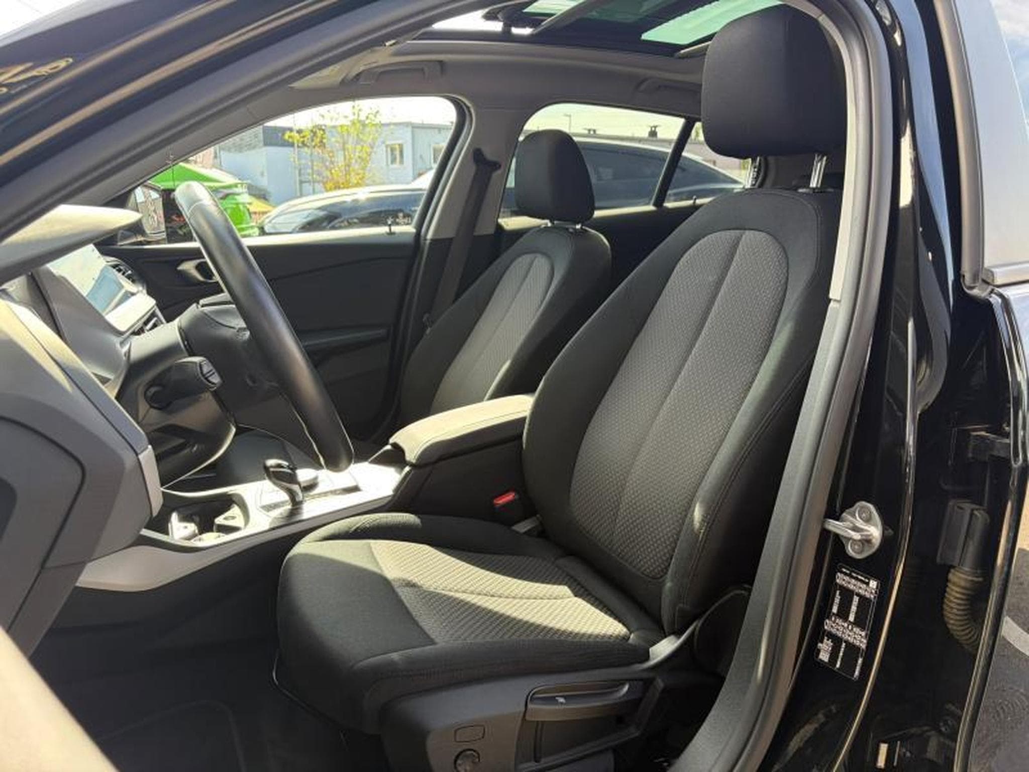 BMW 116 i 1.5 109ch/Toit Ouvrant/Sièges chauffants (2023) - Photo 9