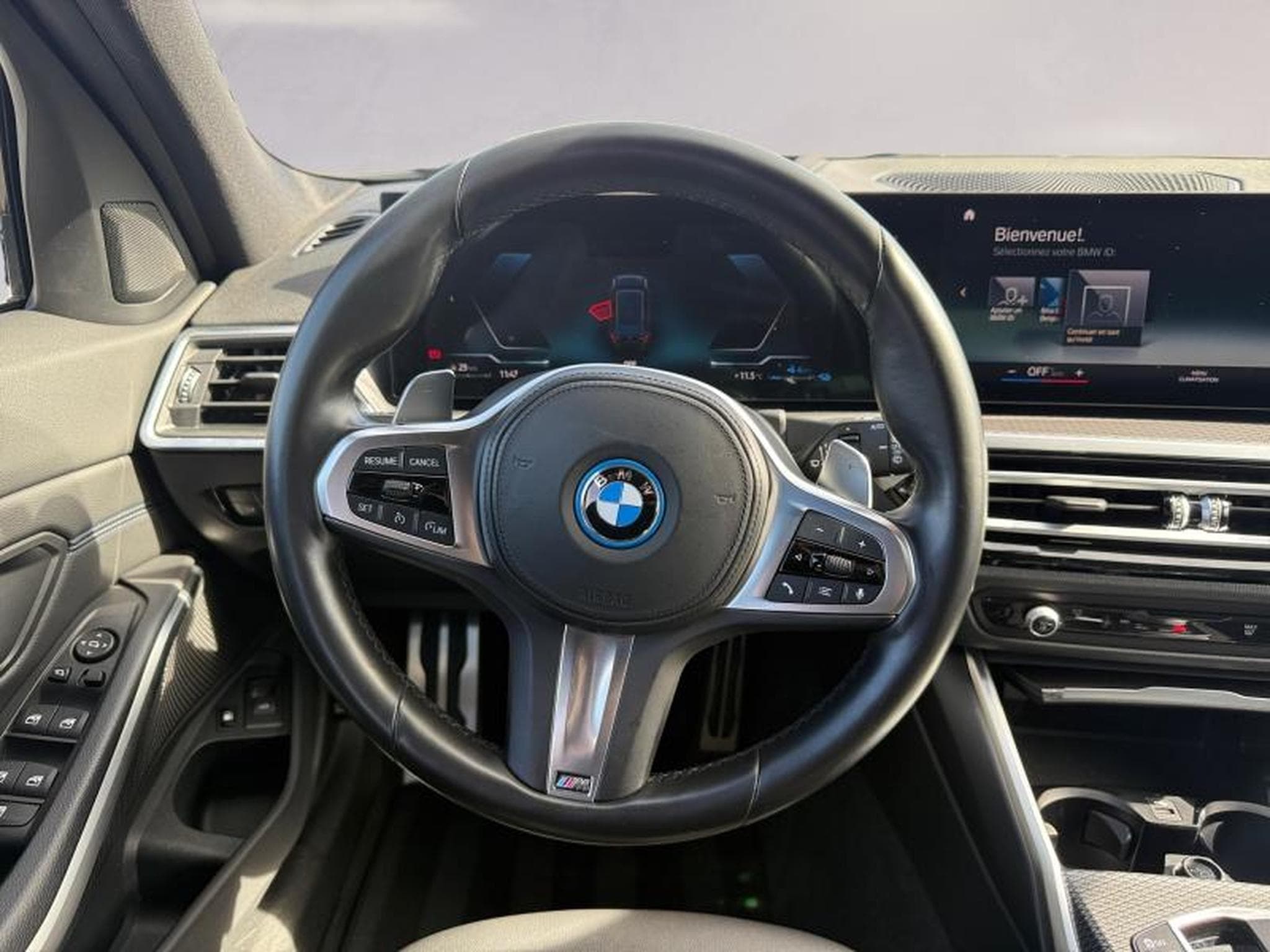 BMW 330 330e Touring Kit M Sport (2023) - Photo 10