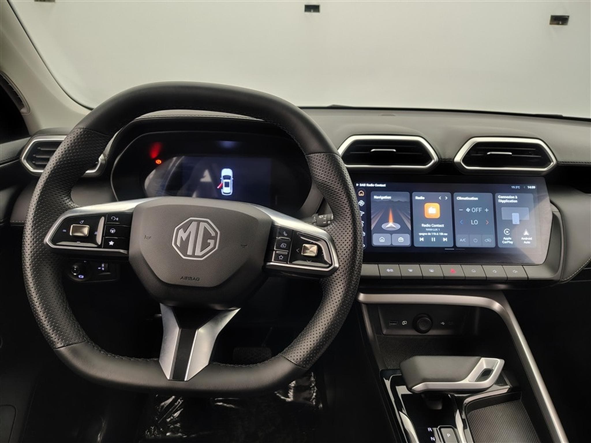 MG ZS 1.5 Hybrid+ Luxury NAVI / FULL LED / CUIR / CAMERA / JA 17" (2025) - Foto 9