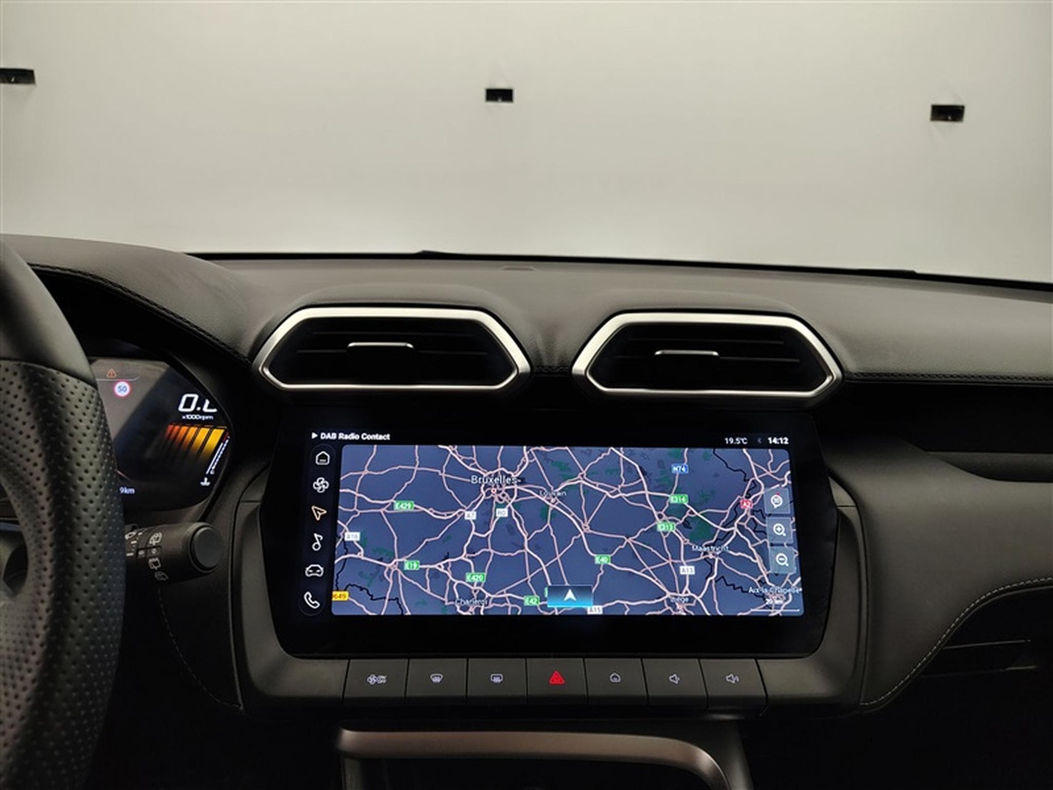 MG ZS 1.5 Hybrid+ Luxury NAVI / FULL LED / CUIR / CAMERA / JA 17" (2025) - Foto 11