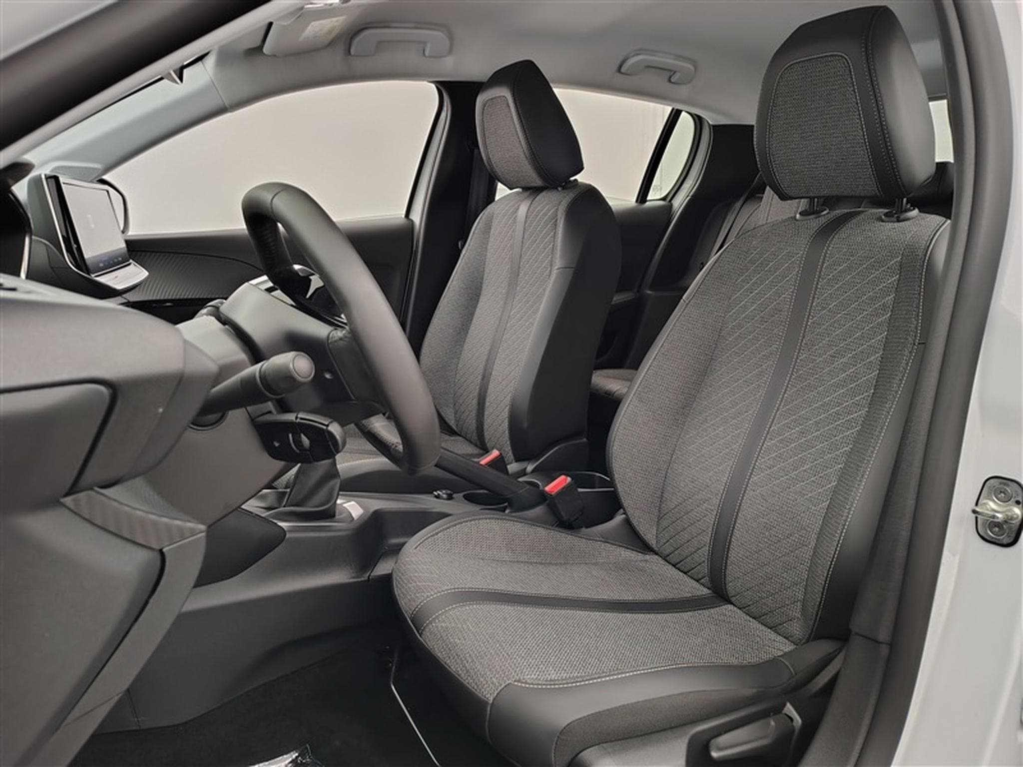 Peugeot 208 1.2 PureTech 75cv Active Pack CARPLAY / FULL LED / PDC AR (2024) - Foto 7
