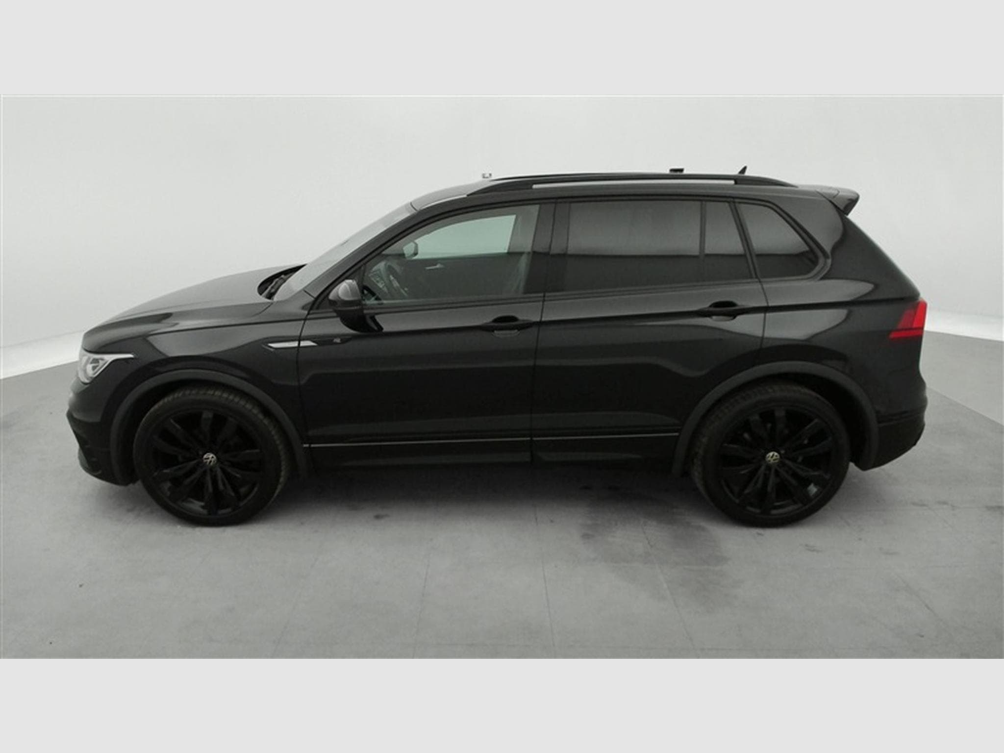 VW Tiguan 1.5 TSI R-Line DSG  NAVI / CARPLAY / JA 20' (2021) - Foto 3