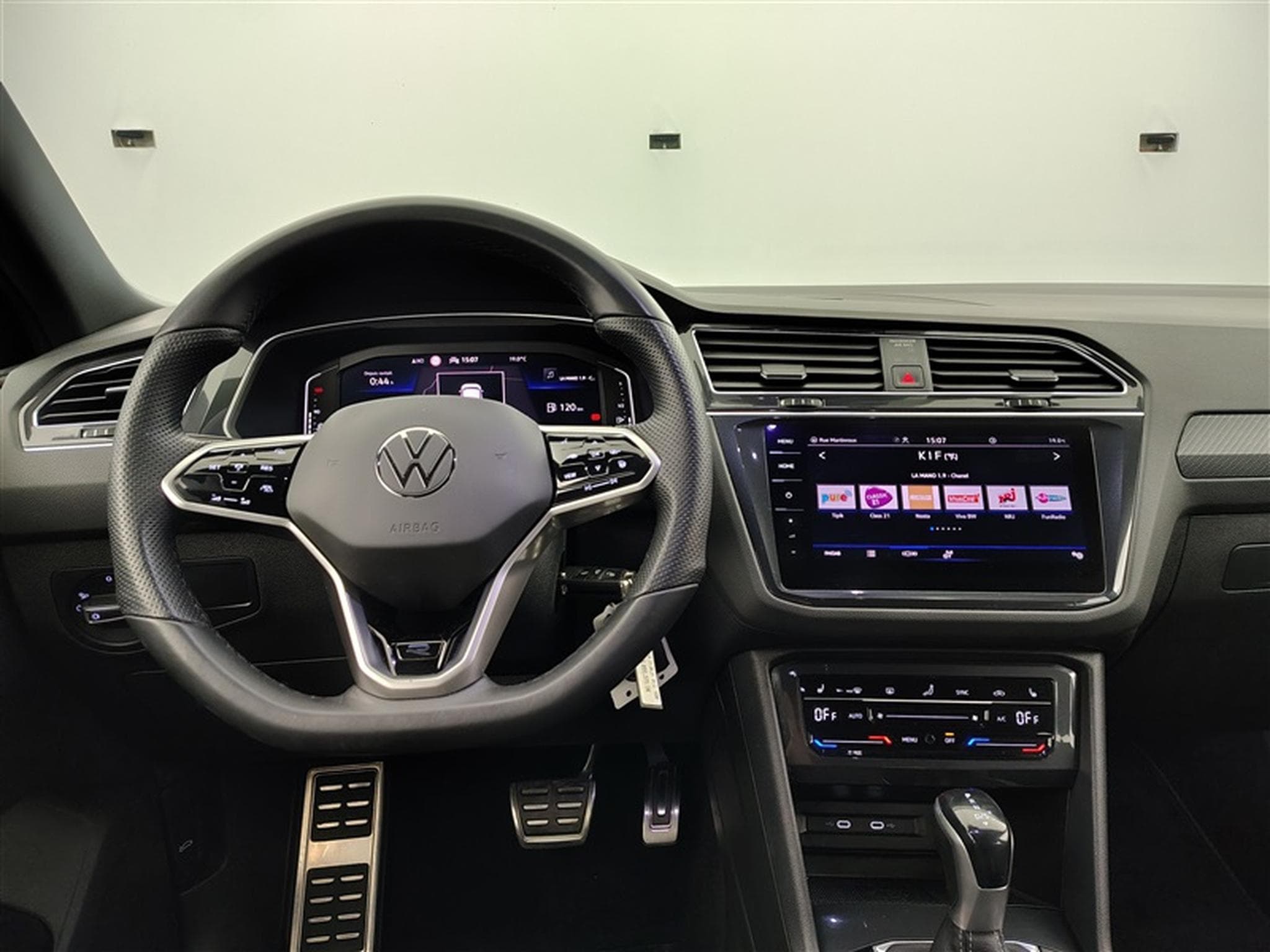 VW Tiguan 1.5 TSI R-Line DSG  NAVI / CARPLAY / JA 20' (2021) - Foto 9