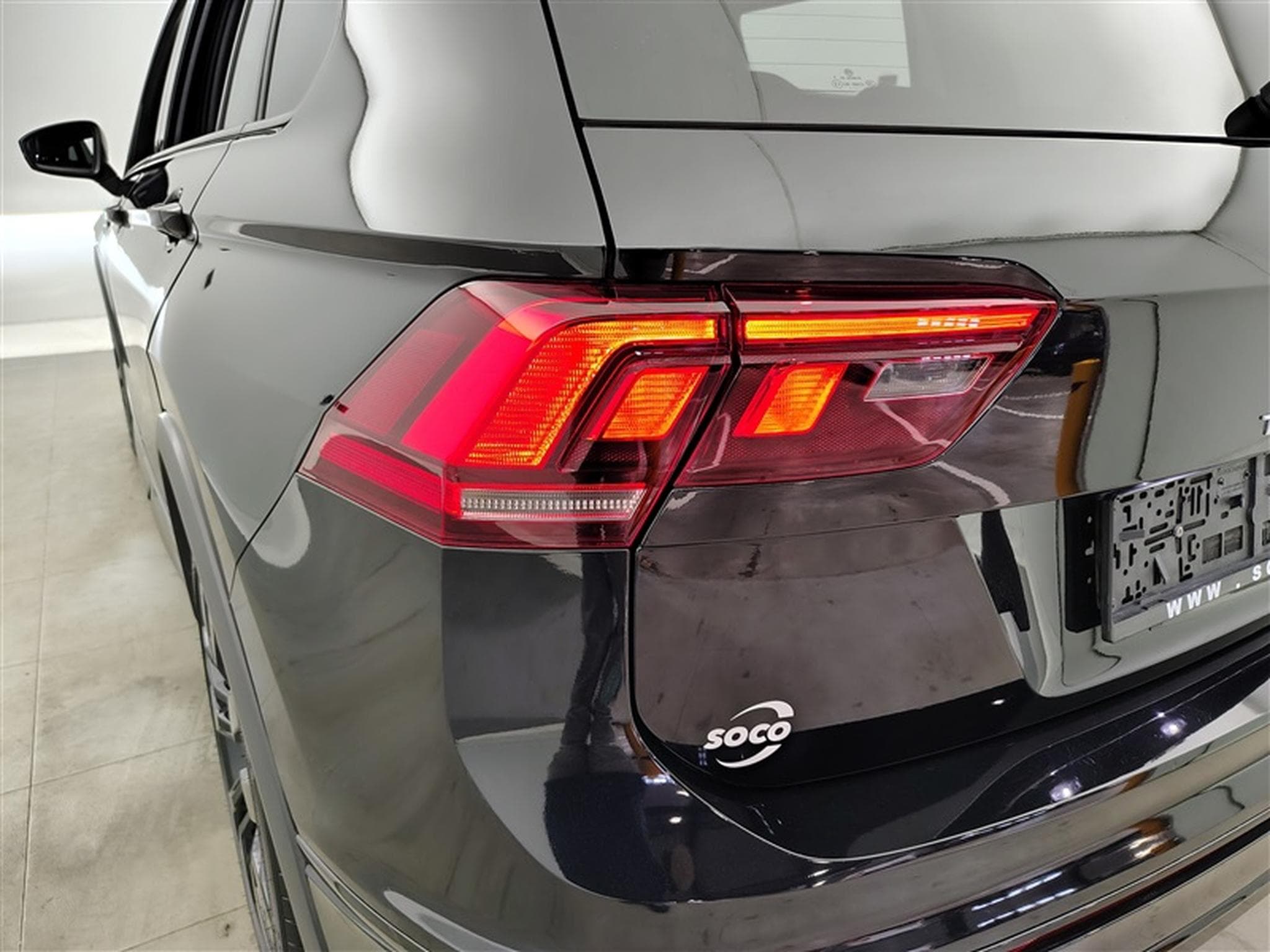 VW Tiguan 1.5 TSI R-Line DSG  NAVI / CARPLAY / JA 20' (2021) - Foto 16