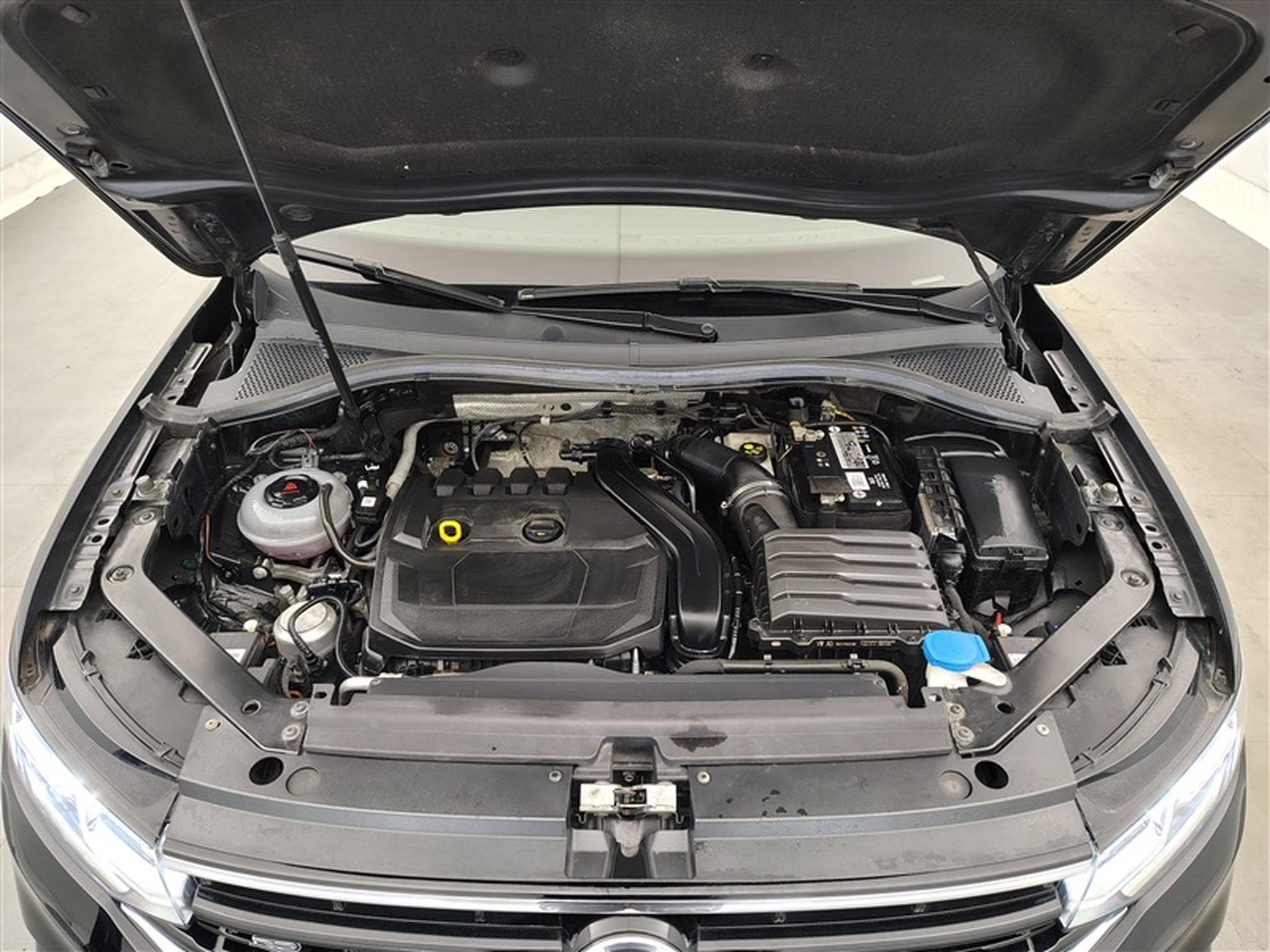 VW Tiguan 1.5 TSI R-Line DSG  NAVI / CARPLAY / JA 20' (2021) - Foto 19