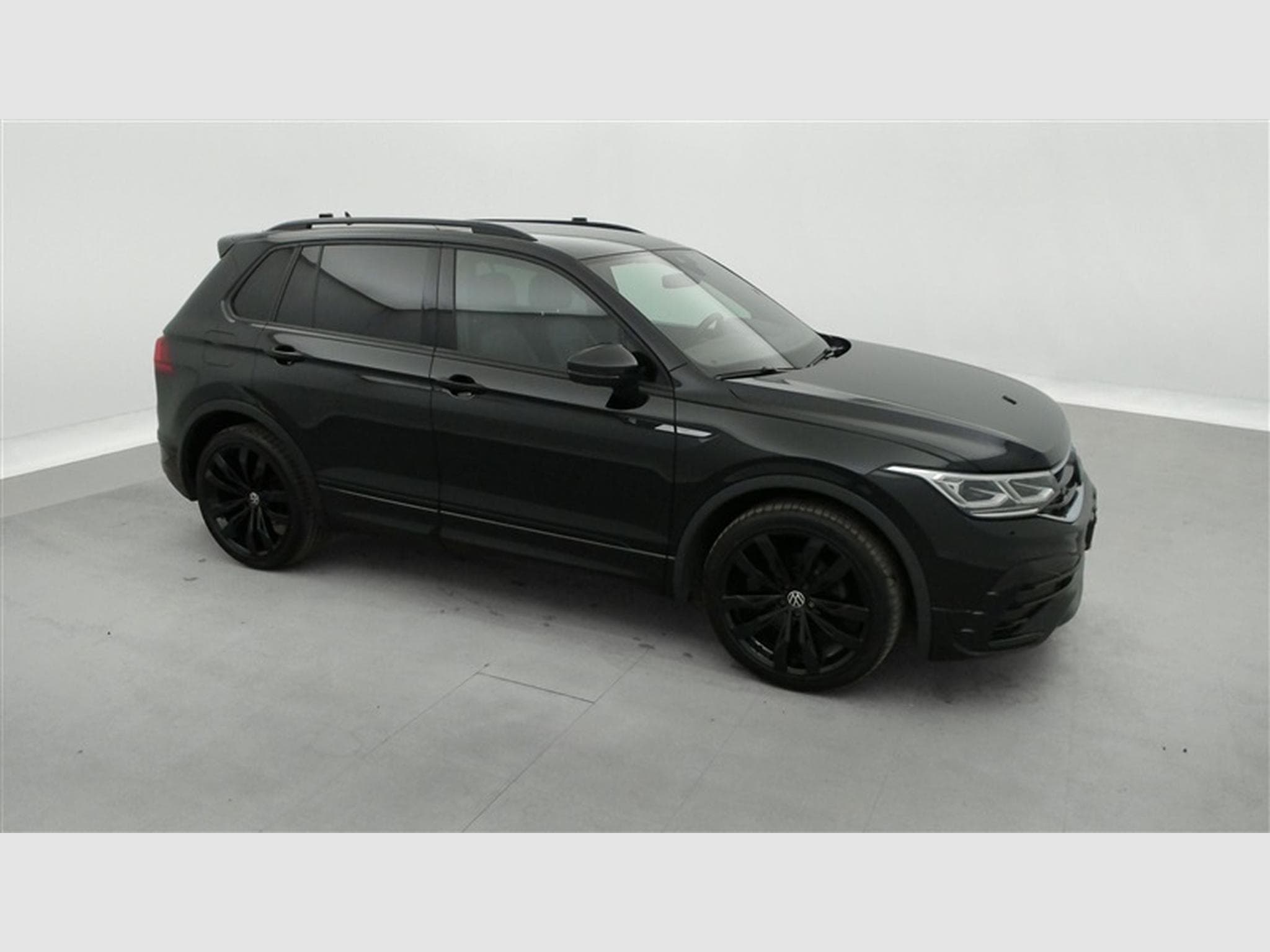 VW Tiguan 1.5 TSI R-Line DSG  NAVI / CARPLAY / JA 20' (2021) - Foto 23