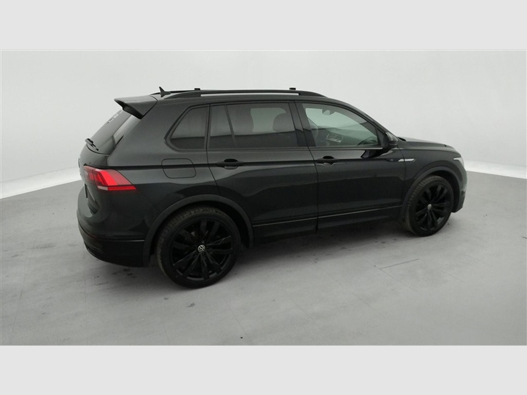 VW Tiguan 1.5 TSI R-Line DSG  NAVI / CARPLAY / JA 20' (2021) - Foto 25