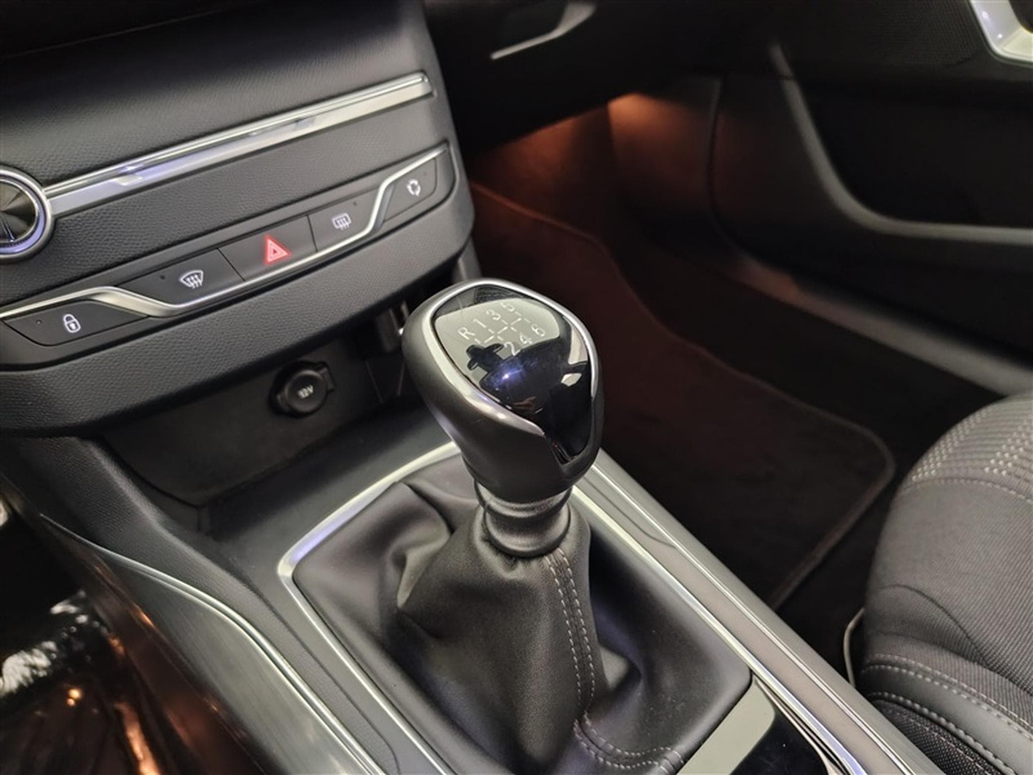Peugeot 308 1.2 PureTech Allure NAVI/FULL LED/JA/PDC AV AR (2020) - Photo 12