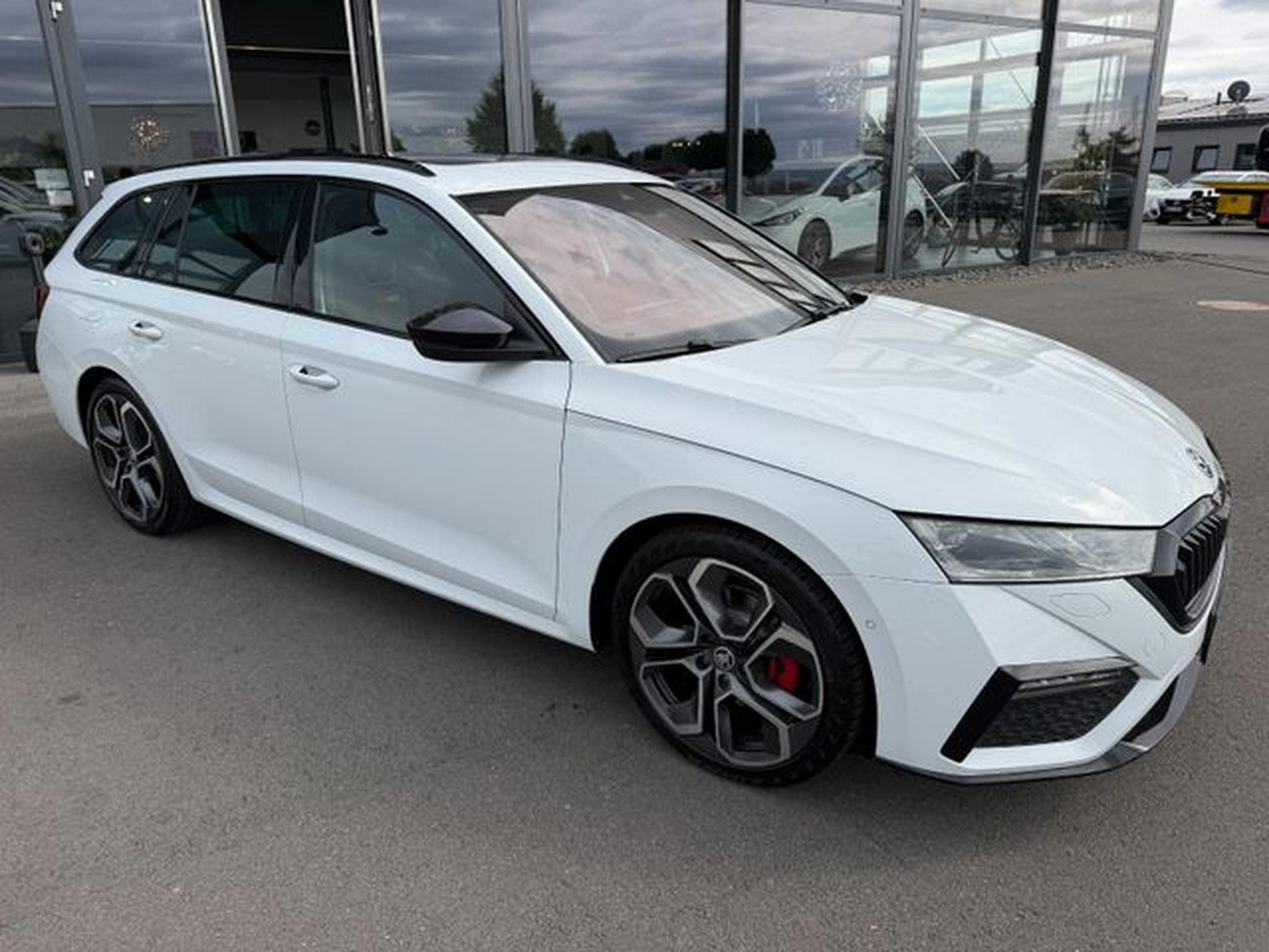 Skoda Octavia Octavia Kombi 2,0TDi RS 4x4 19"Pano HUD Leder DC (2023) - Foto 4