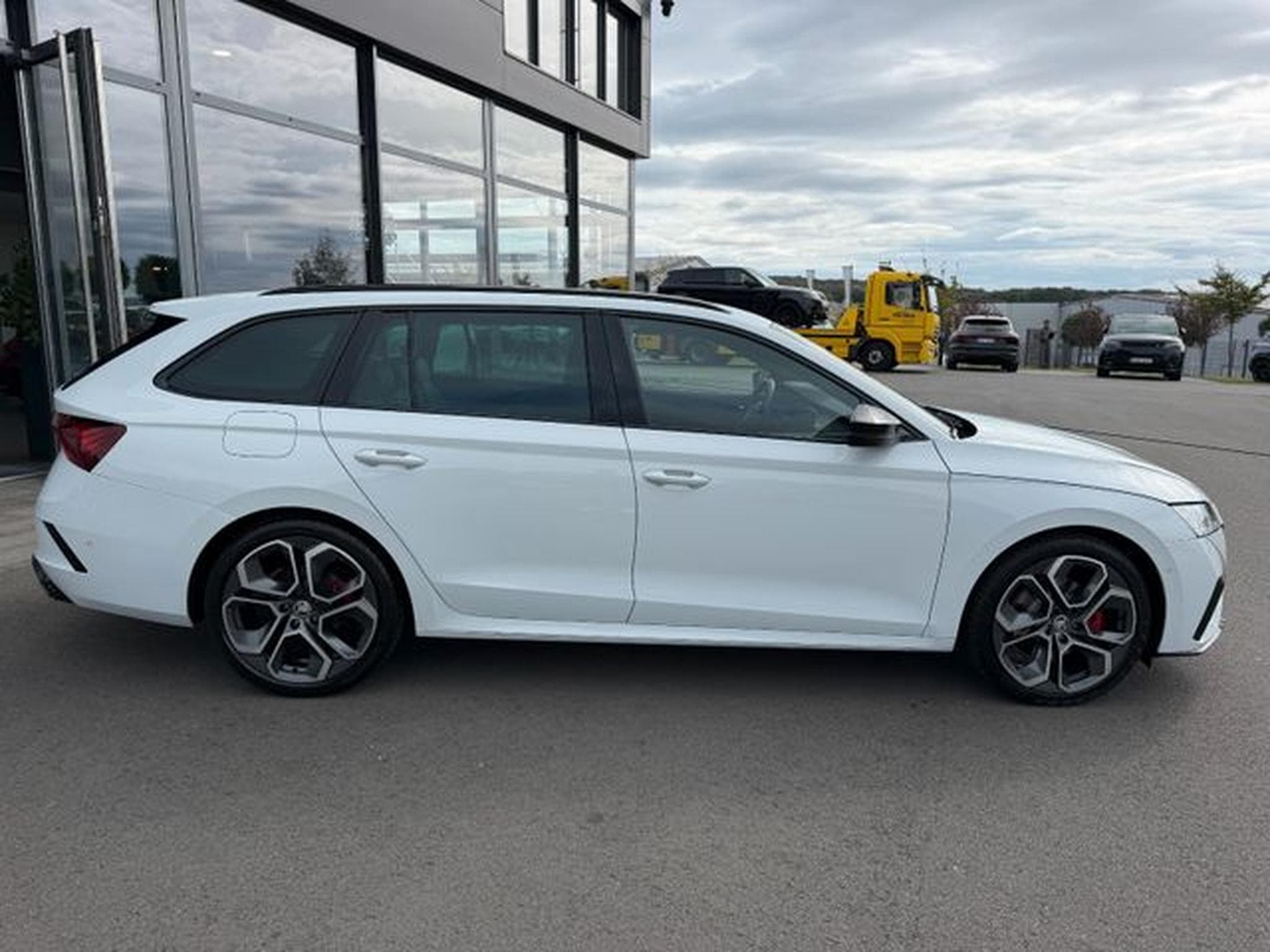 Skoda Octavia Octavia Kombi 2,0TDi RS 4x4 19"Pano HUD Leder DC (2023) - Foto 5