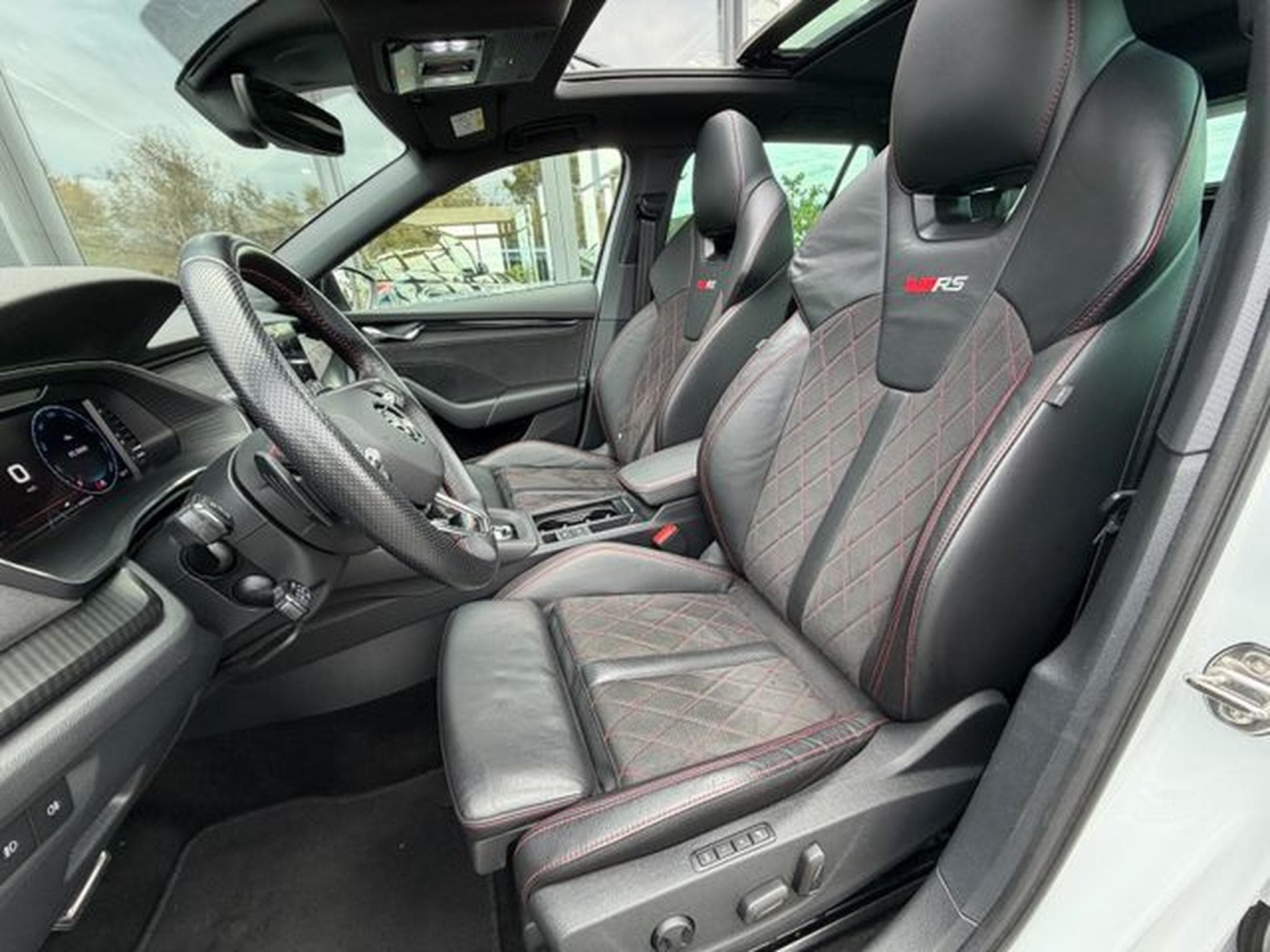Skoda Octavia Octavia Kombi 2,0TDi RS 4x4 19"Pano HUD Leder DC (2023) - Foto 10