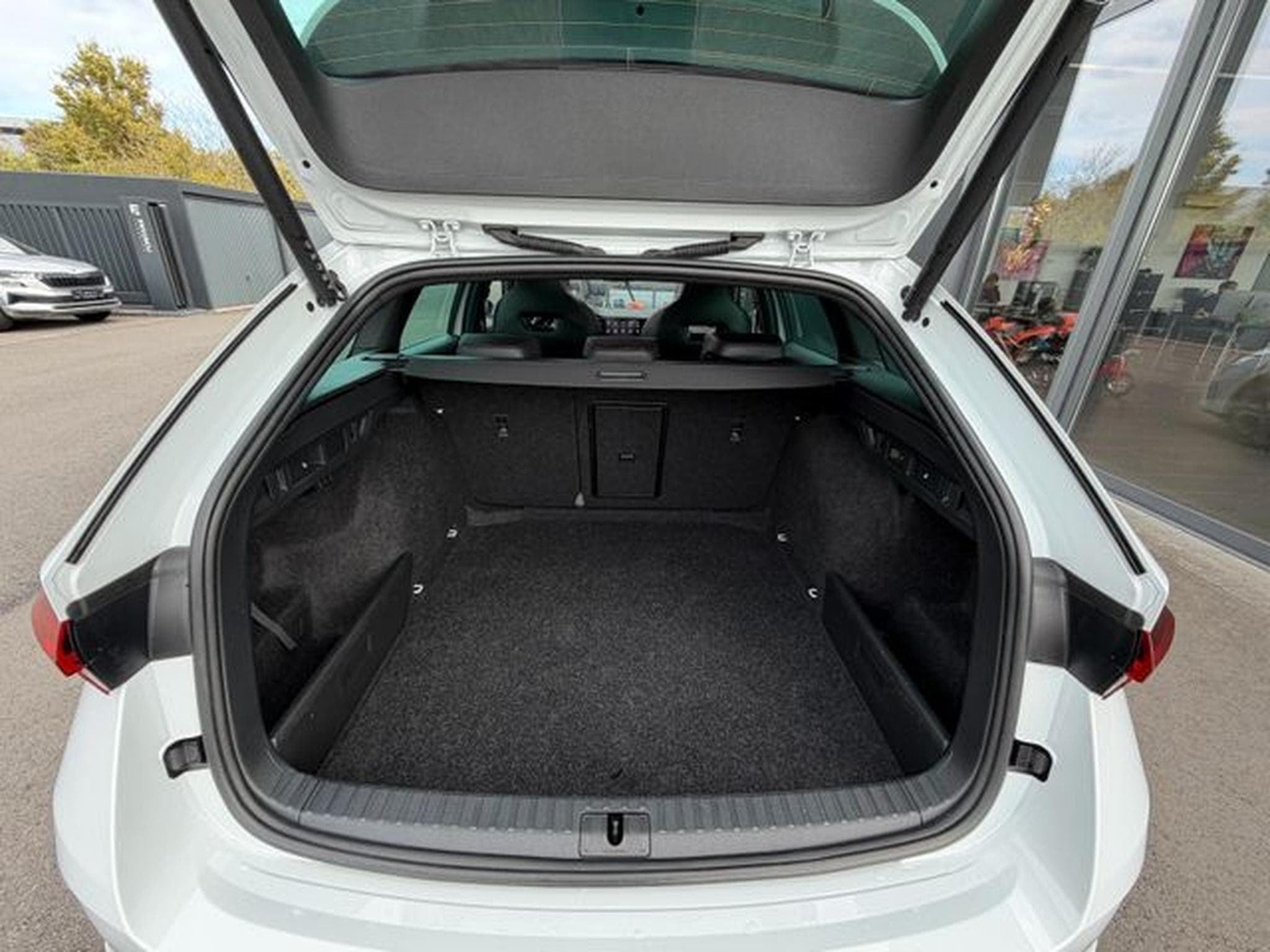 Skoda Octavia Octavia Kombi 2,0TDi RS 4x4 19"Pano HUD Leder DC (2023) - Foto 14