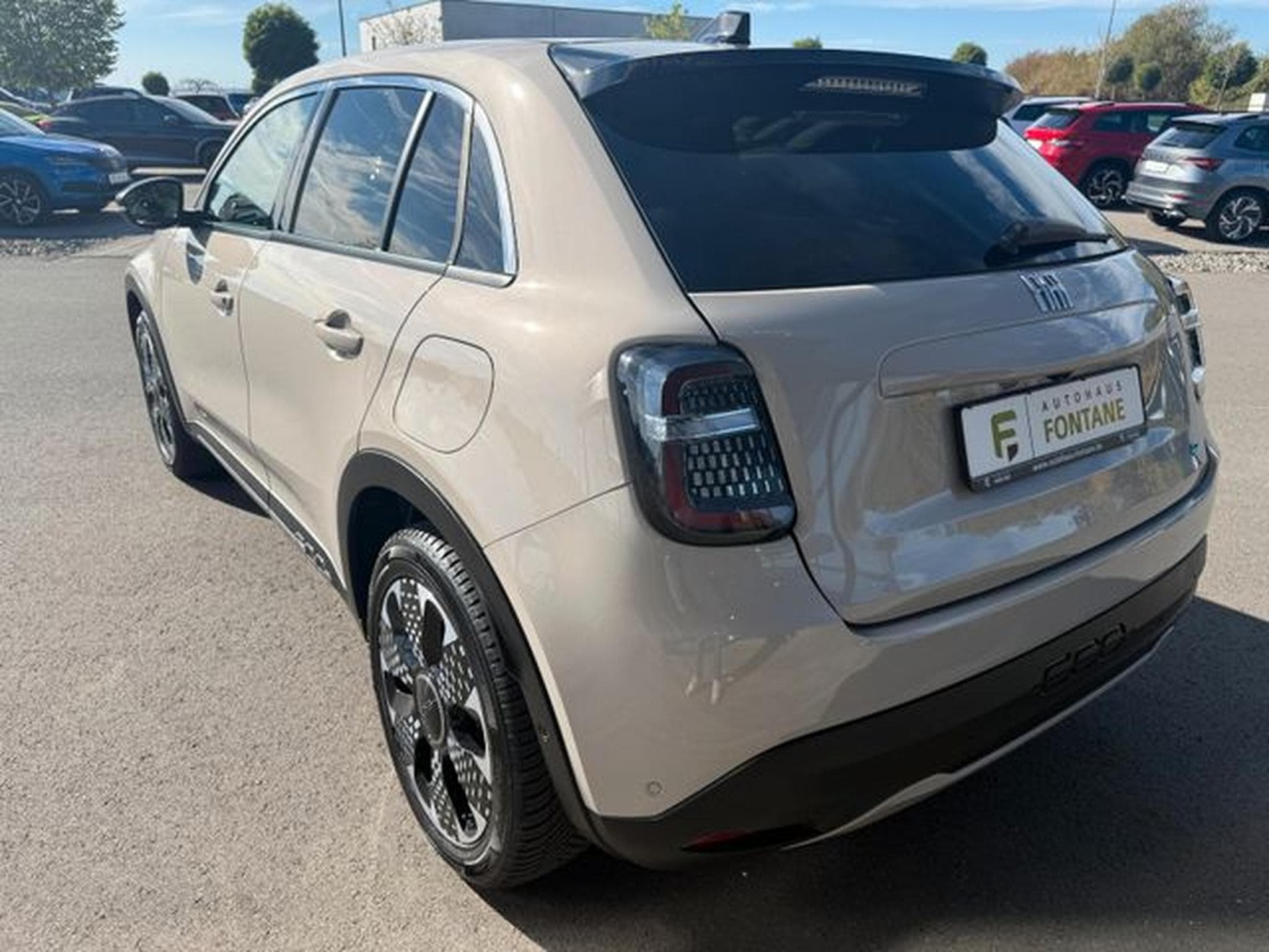 Fiat 600 600e 115kW La Prima Leder Keyless ACC Kamera Nav (2025) - Photo 7