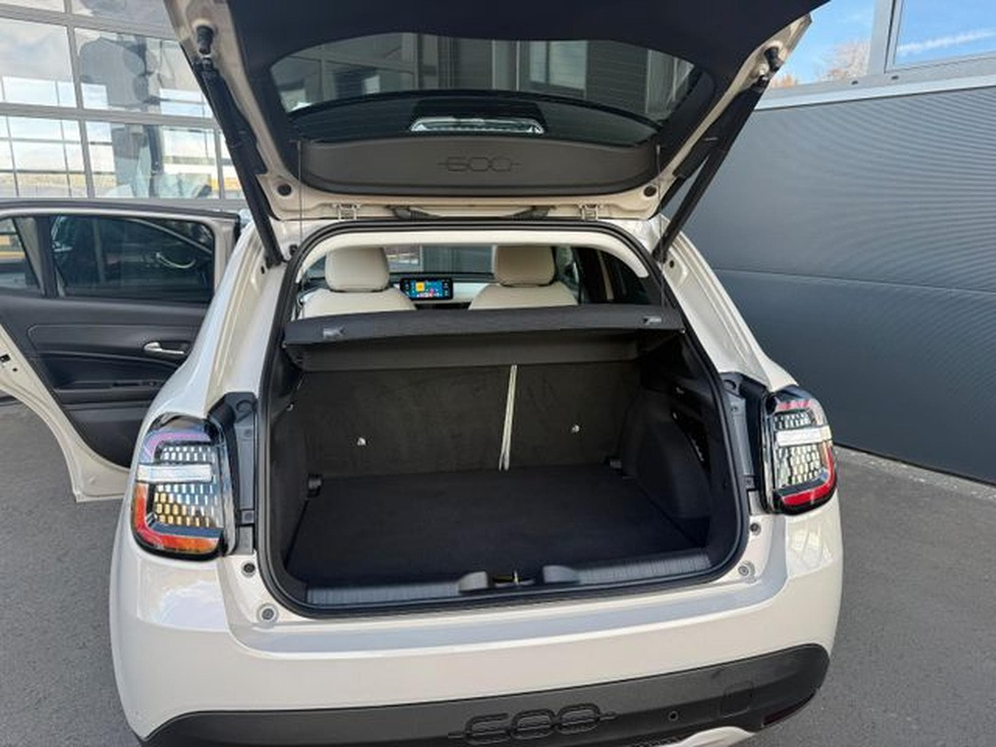 Fiat 600 600e 115kW La Prima Leder Keyless ACC Kamera Nav (2025) - Photo 13