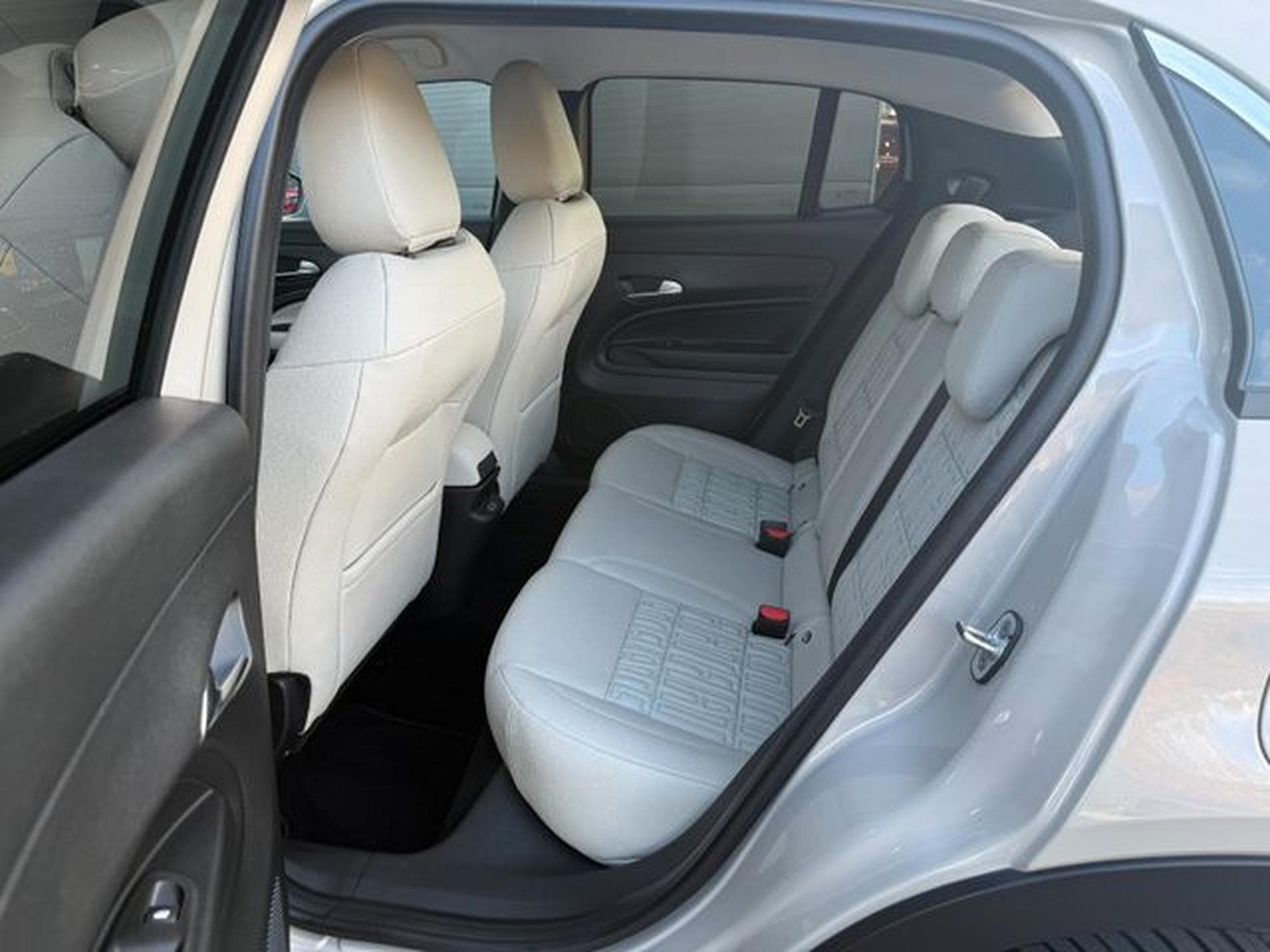 Fiat 600 600e 115kW La Prima Leder Keyless ACC Kamera Nav (2025) - Photo 12