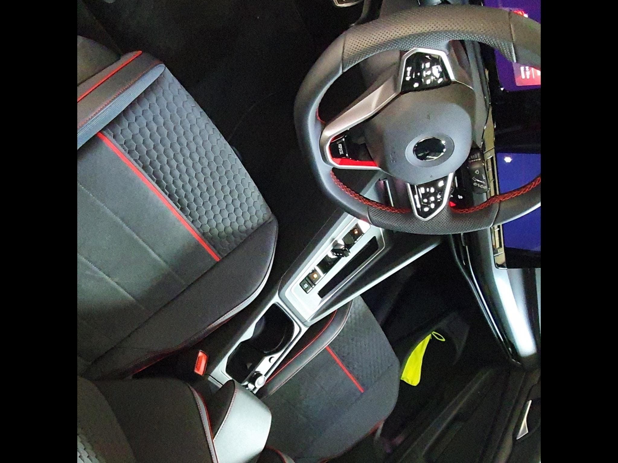 VW Golf GTI Clubsport DSG7 Matrix LED DCC ACC (2021) - Foto 4