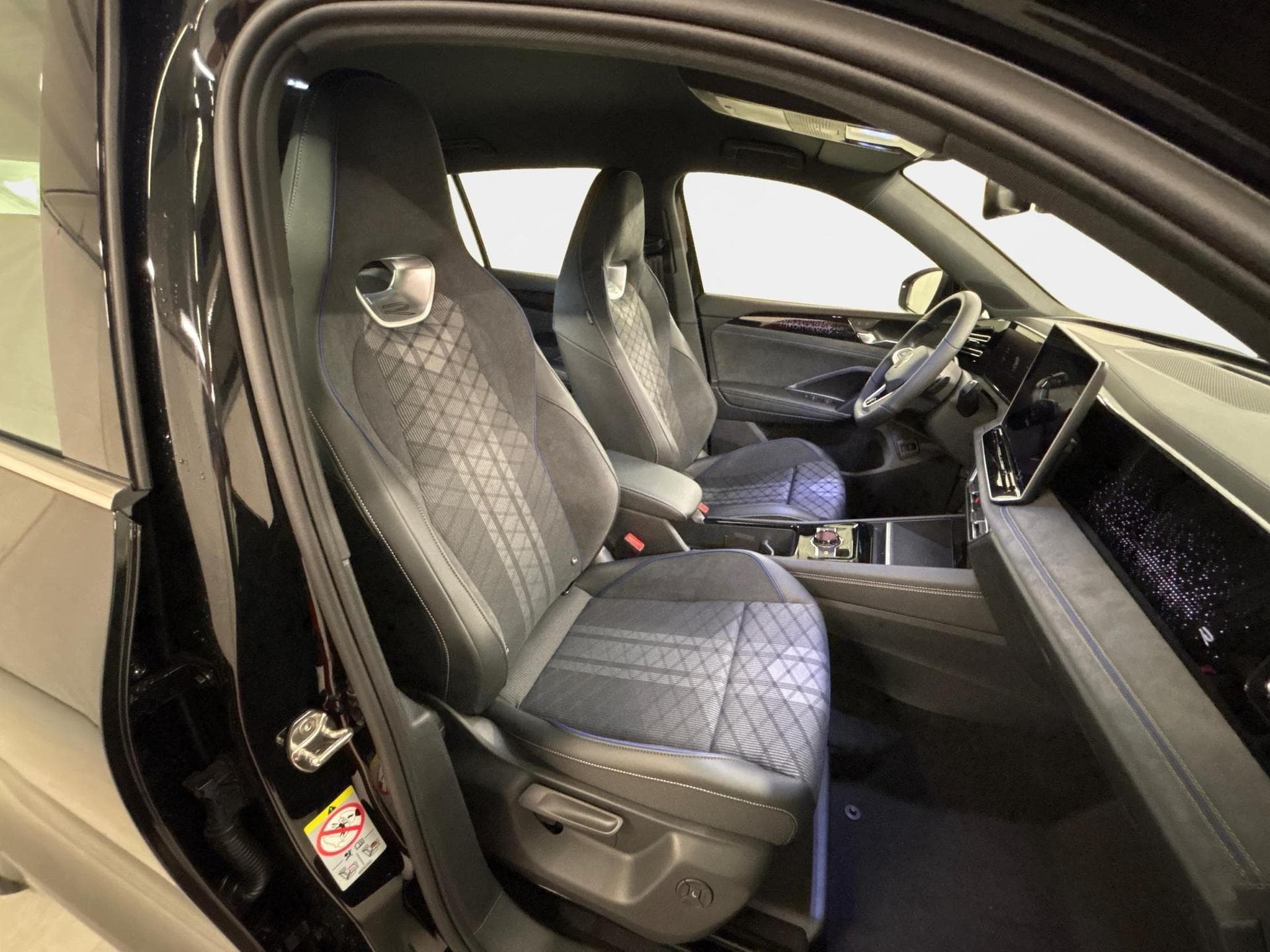 VW Tiguan R-Line (2026) - Photo 21