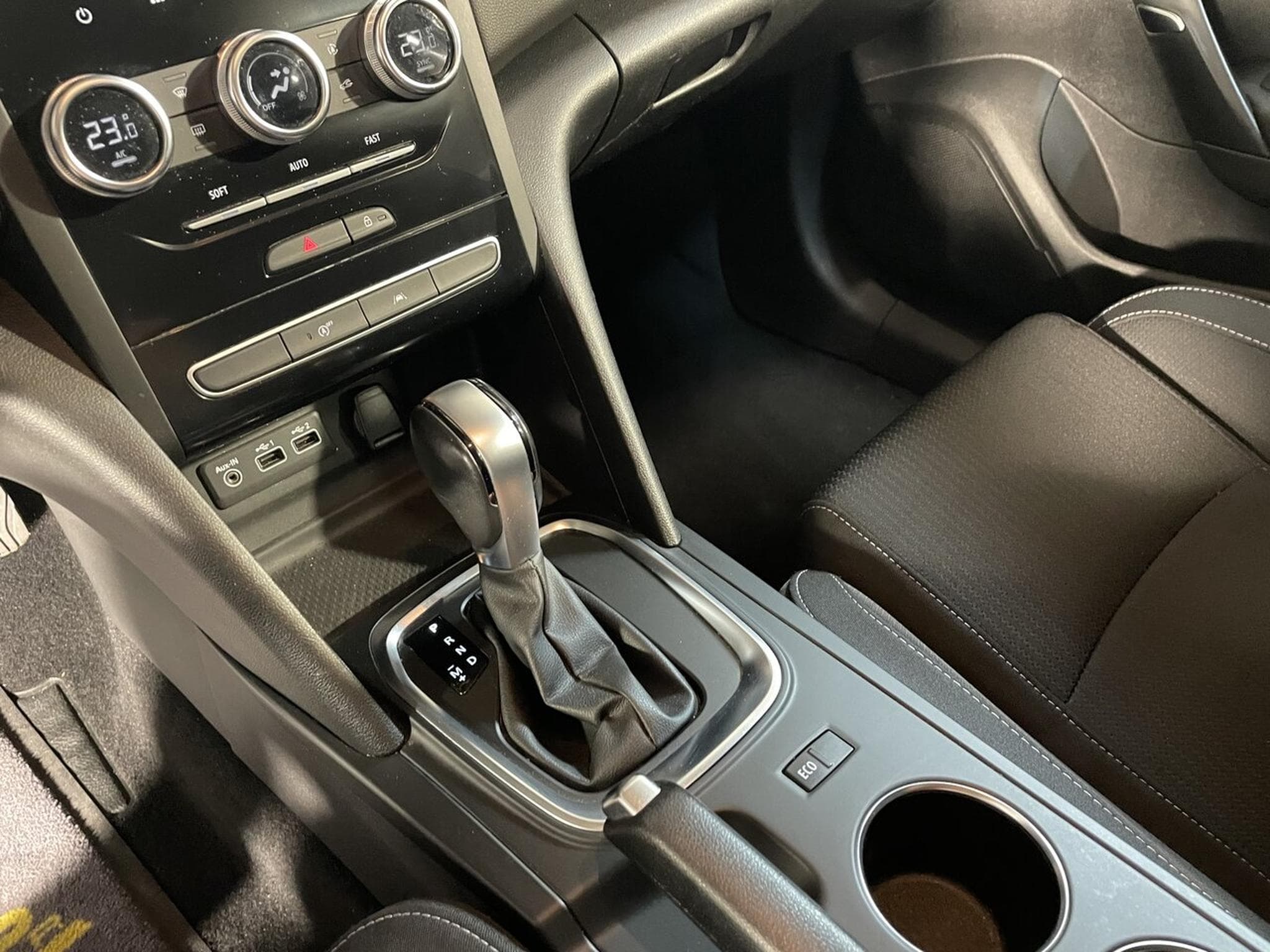 Renault Megane IV ESTATE 1.5 BlueDCI 115 AUTO BUSINESS GPS CARPLAY (2022) - Photo 5