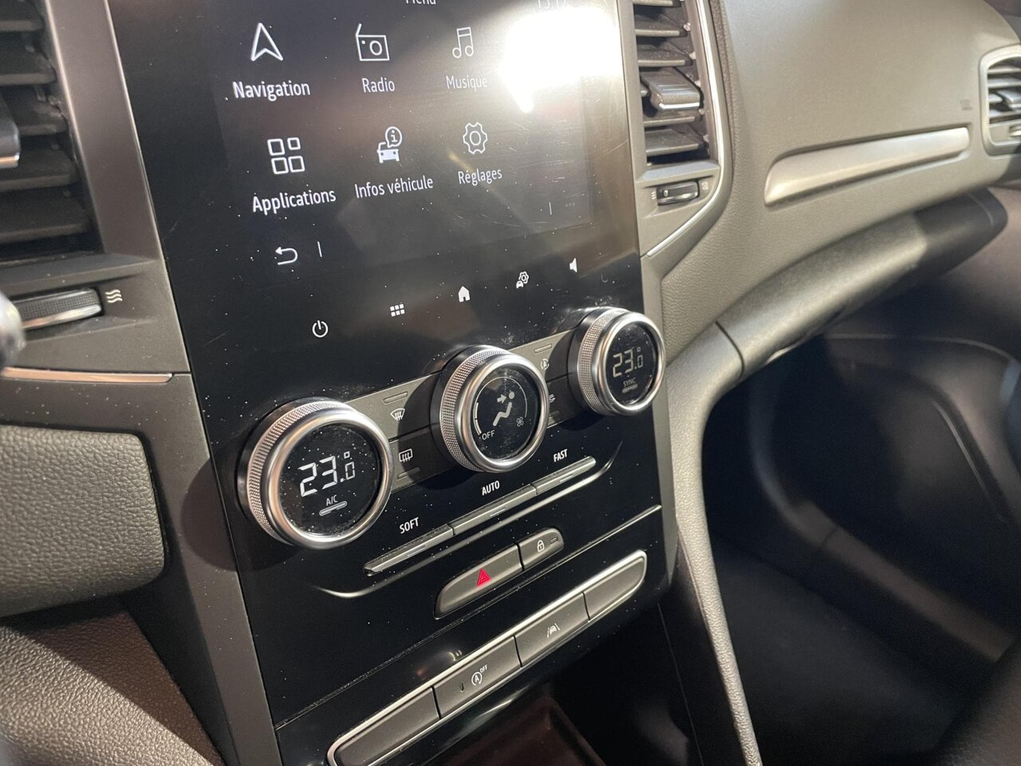 Renault Megane IV ESTATE 1.5 BlueDCI 115 AUTO BUSINESS GPS CARPLAY (2022) - Photo 4