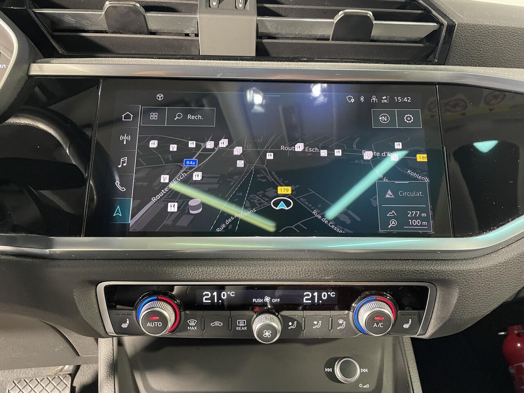 Audi Q3 35 TDI 150 S-TRONIC BUSINESS VIRTUAL COCKPIT (2021) - Photo 4