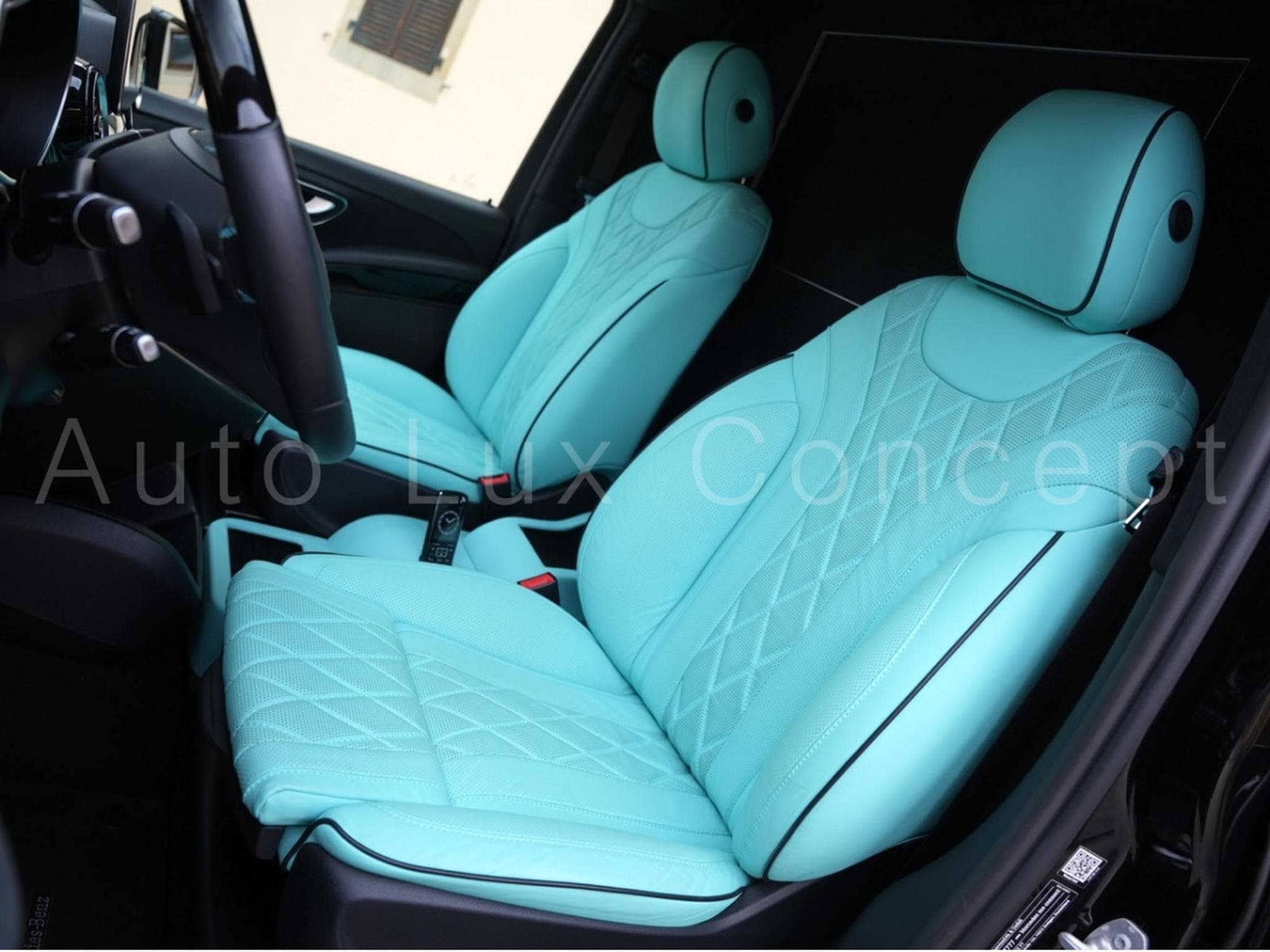 Mercedes V 300 d 4MATIC Extra Long AMG Line Rovelver VIP Van (2022) - Photo 7