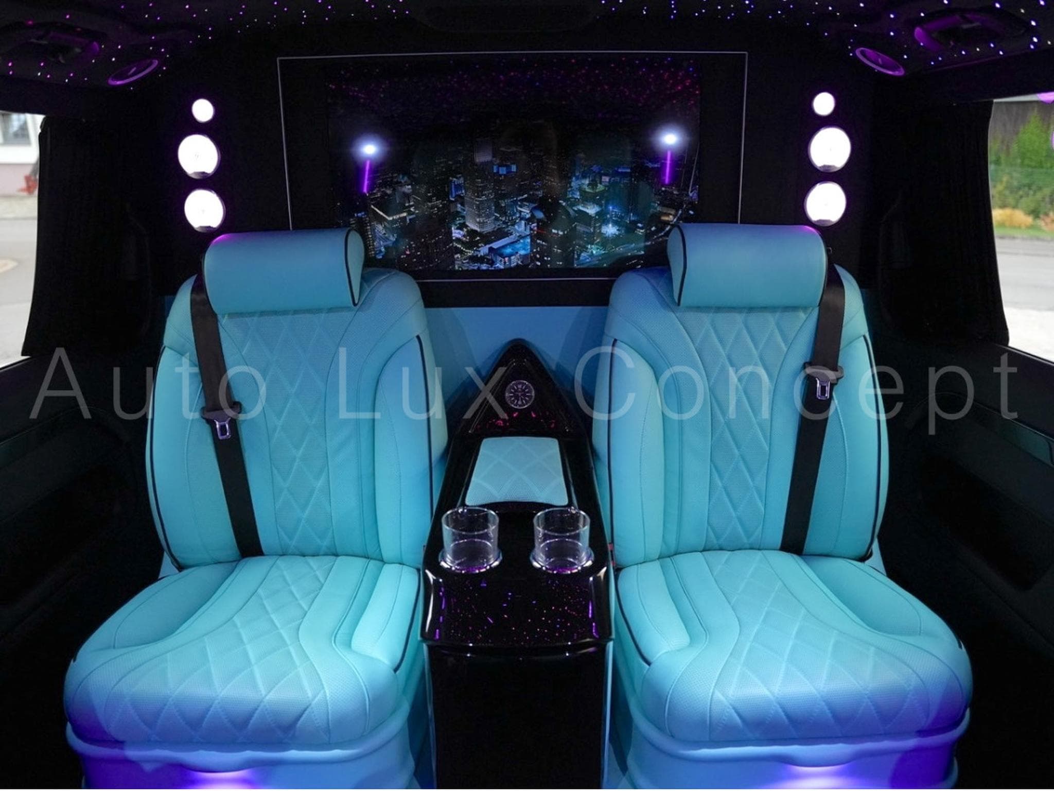 Mercedes V 300 d 4MATIC Extra Long AMG Line Rovelver VIP Van (2022) - Photo 10