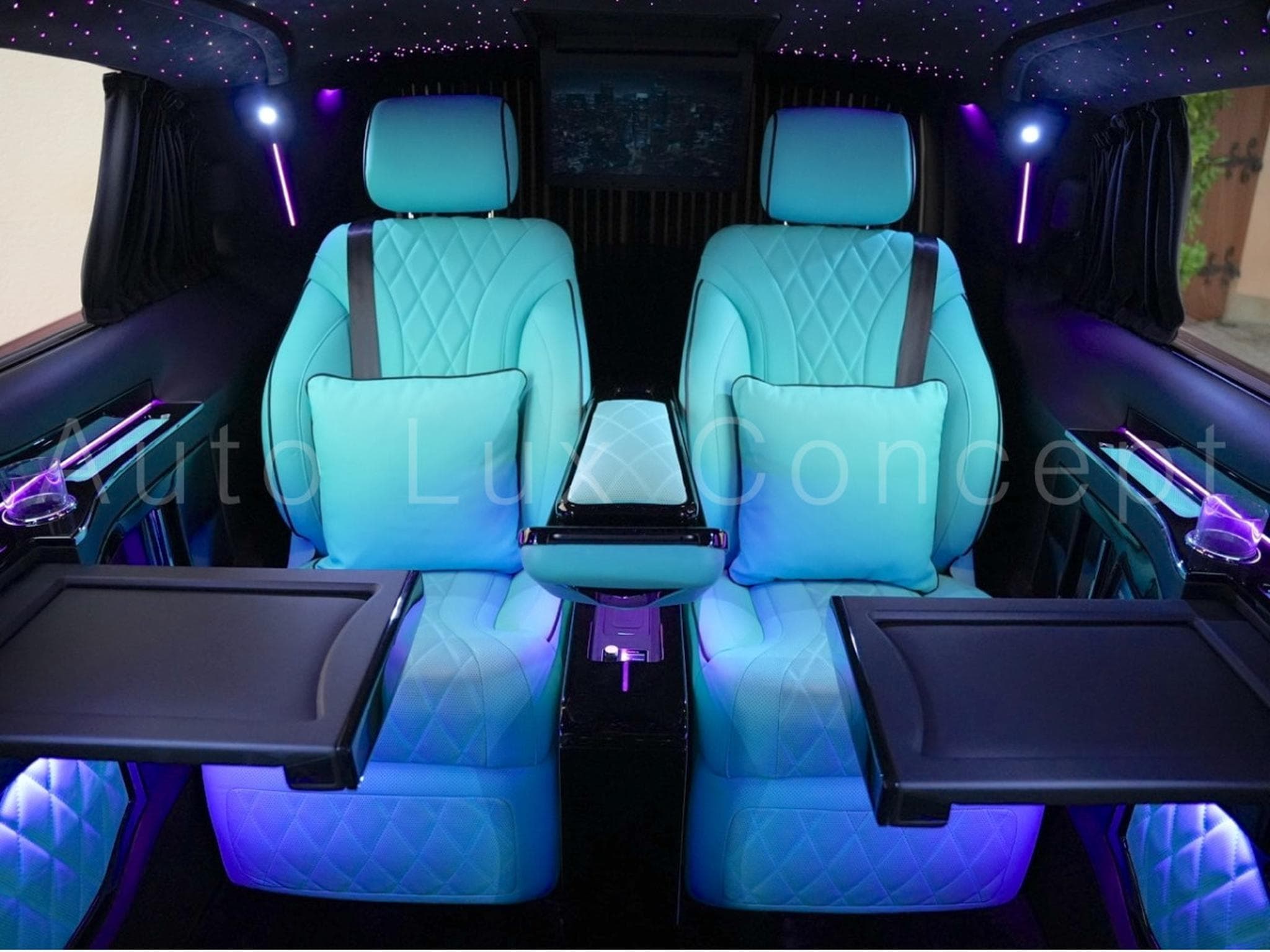 Mercedes V 300 d 4MATIC Extra Long AMG Line Rovelver VIP Van (2022) - Photo 13