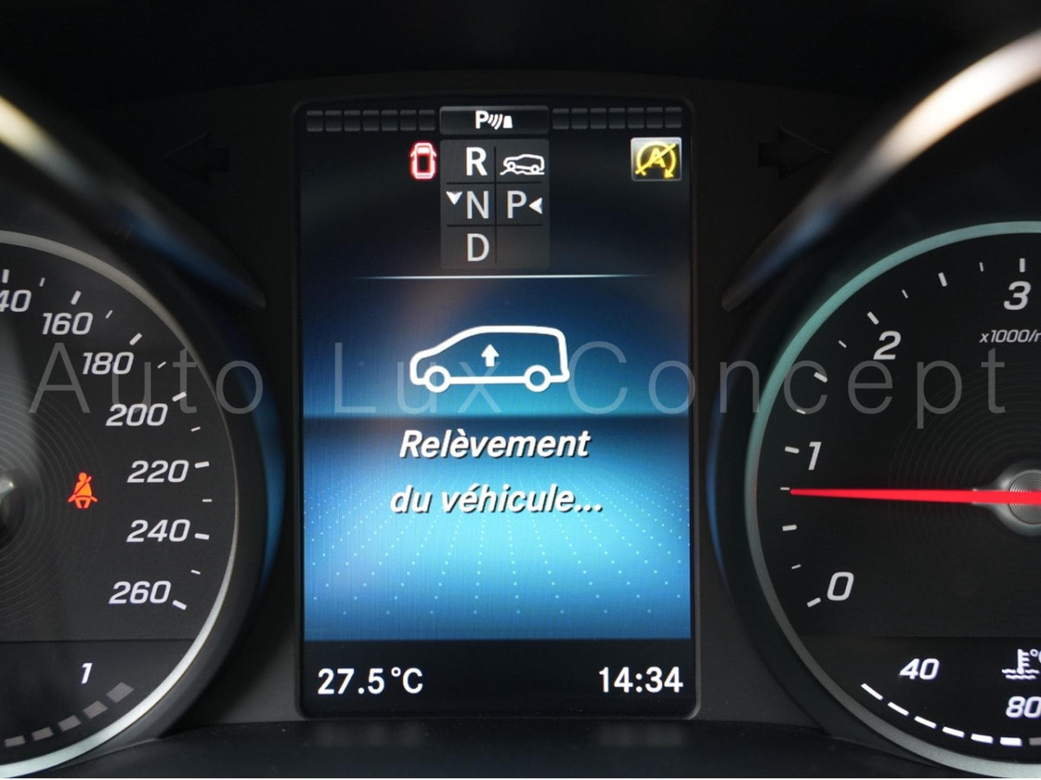 Mercedes V 300 d 4MATIC Extra Long AMG Line Rovelver VIP Van (2022) - Photo 15