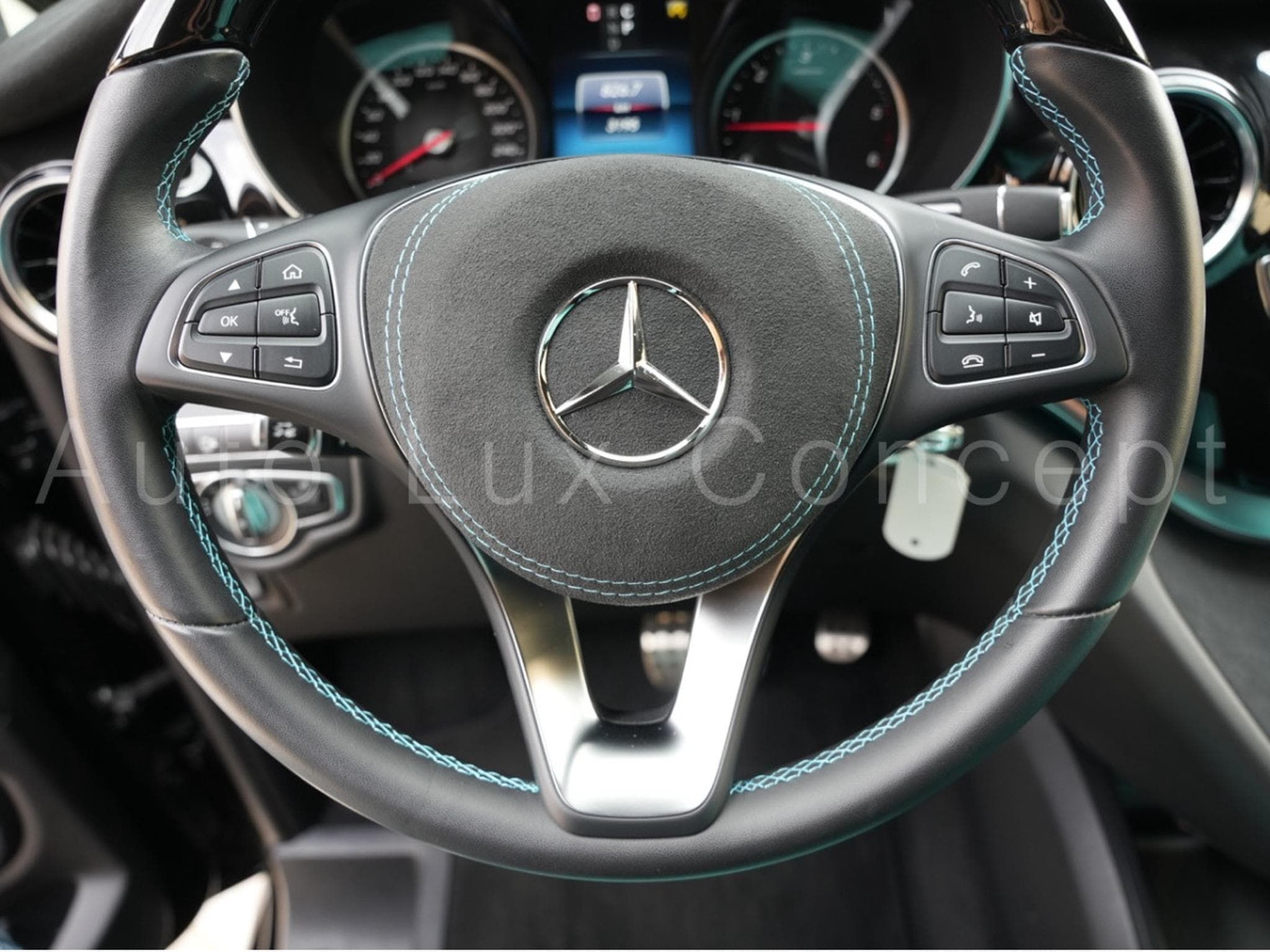 Mercedes V 300 d 4MATIC Extra Long AMG Line Rovelver VIP Van (2022) - Photo 14