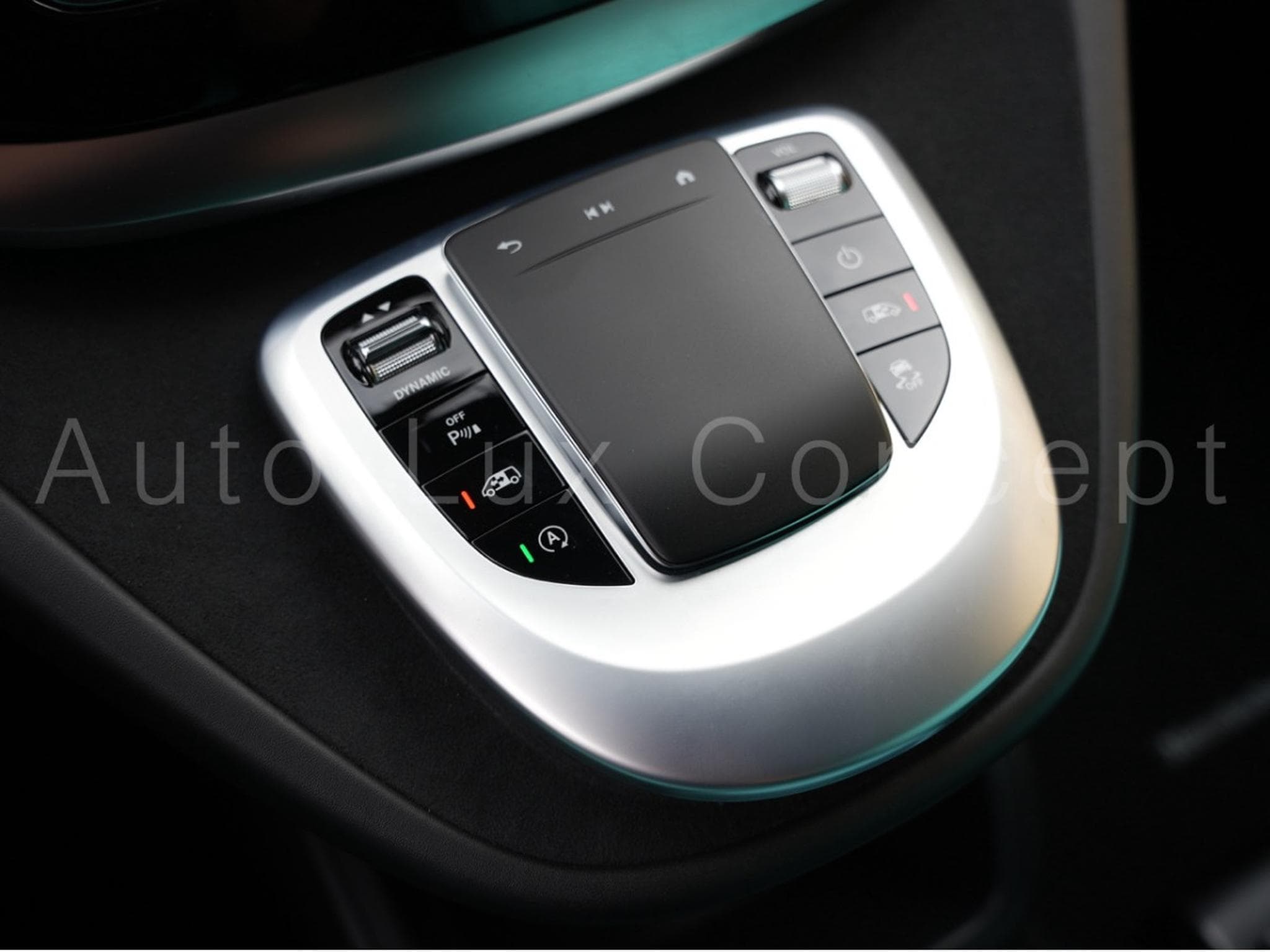 Mercedes V 300 d 4MATIC Extra Long AMG Line Rovelver VIP Van (2022) - Photo 17
