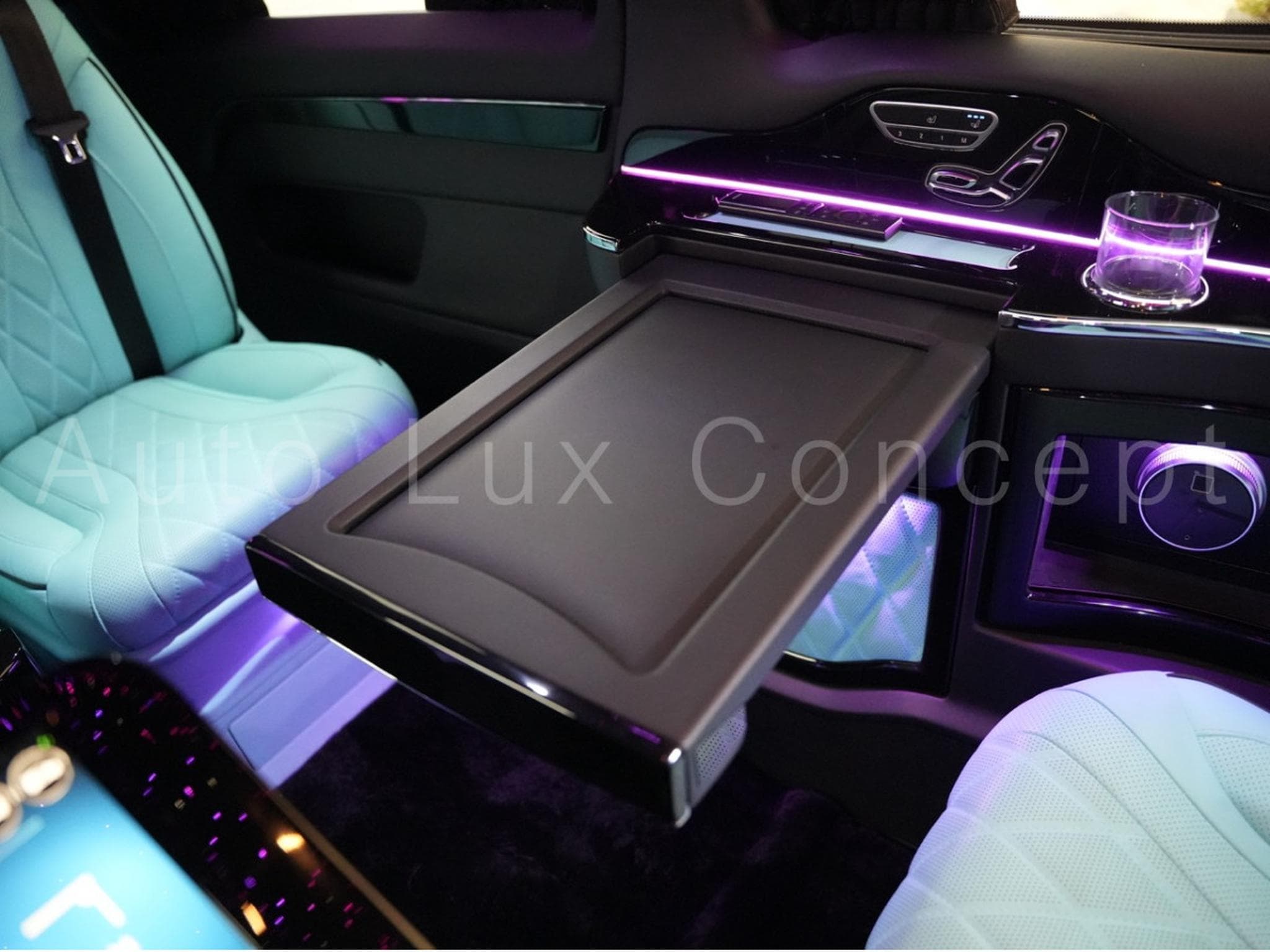 Mercedes V 300 d 4MATIC Extra Long AMG Line Rovelver VIP Van (2022) - Photo 20