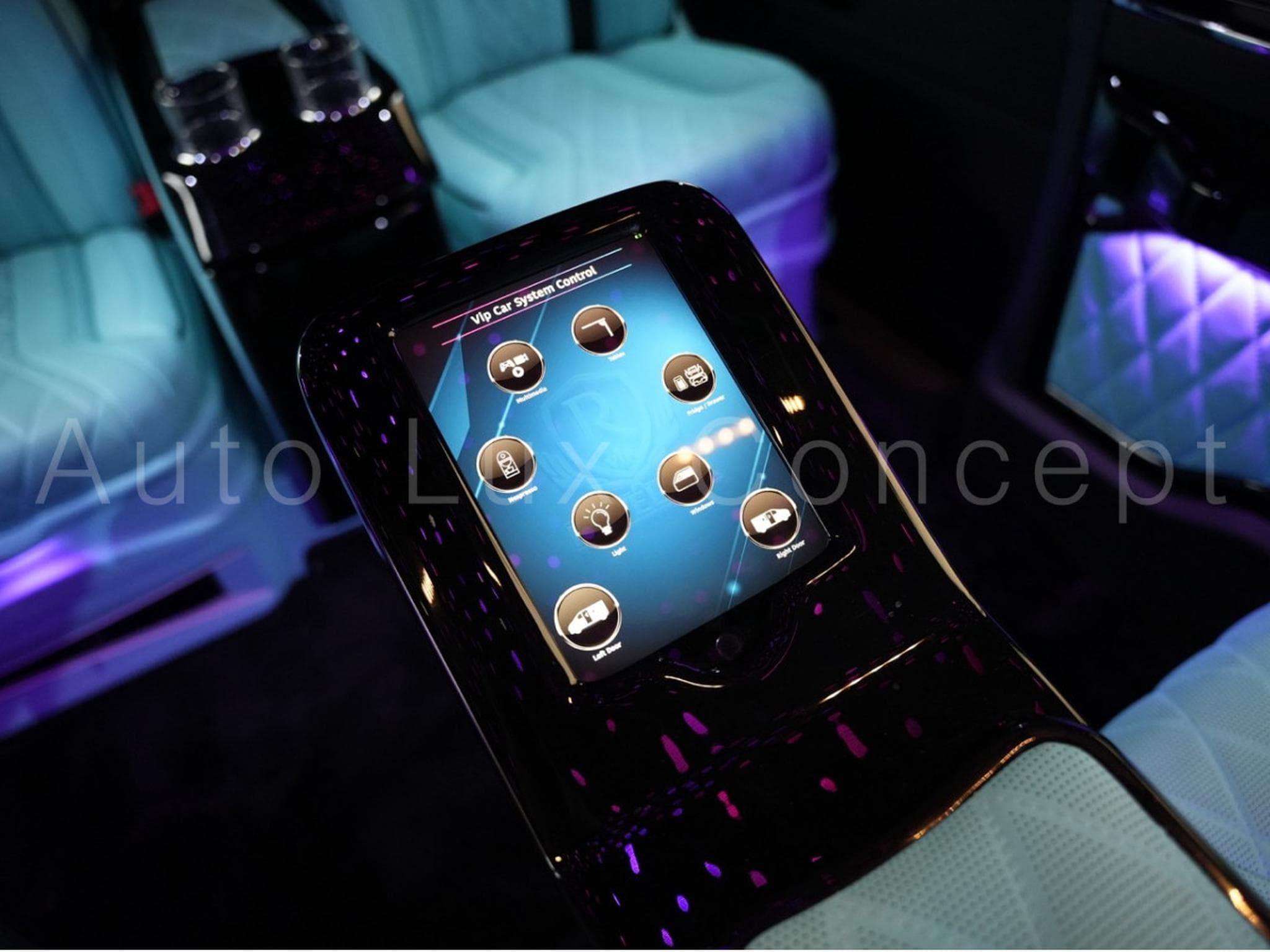 Mercedes V 300 d 4MATIC Extra Long AMG Line Rovelver VIP Van (2022) - Photo 22