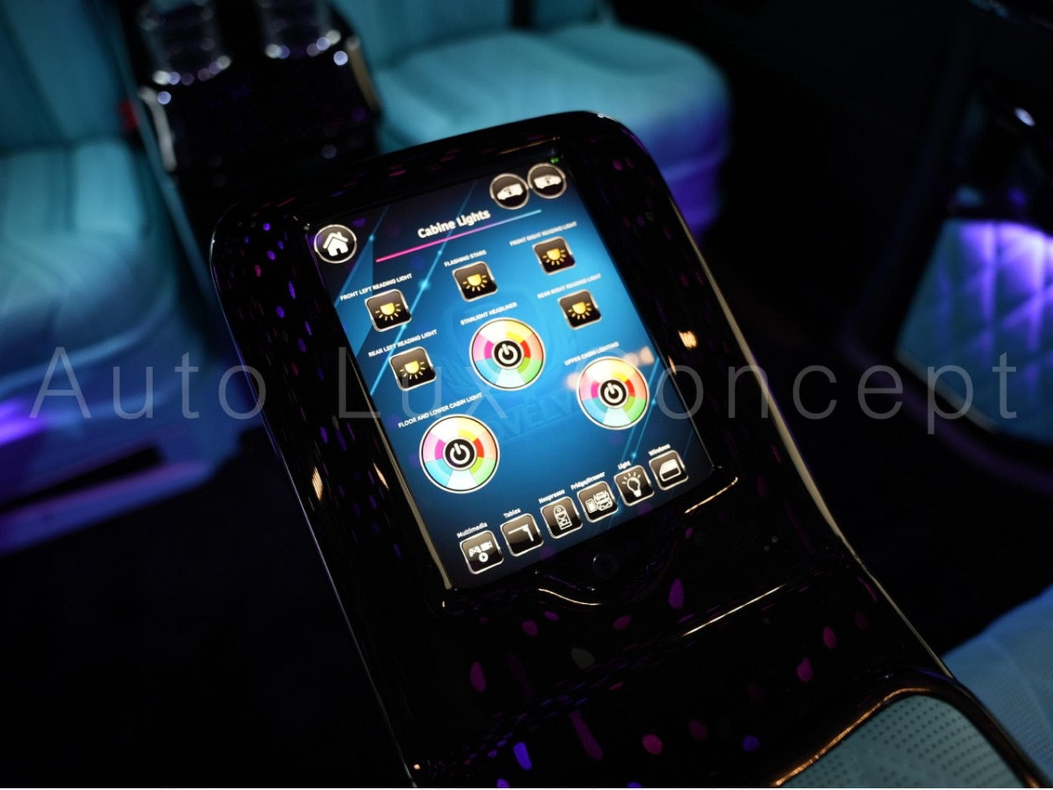 Mercedes V 300 d 4MATIC Extra Long AMG Line Rovelver VIP Van (2022) - Photo 23