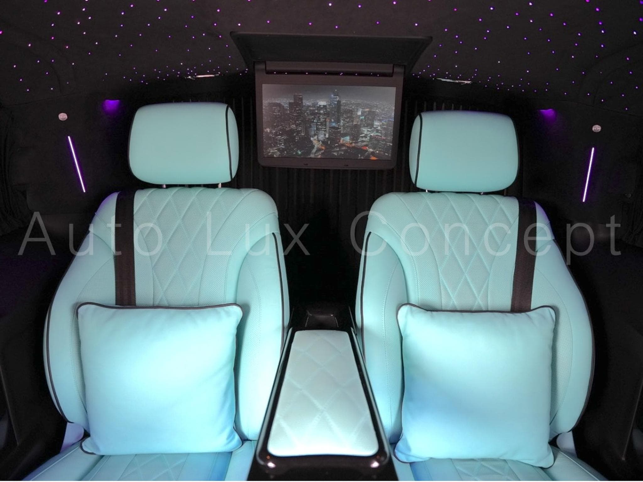 Mercedes V 300 d 4MATIC Extra Long AMG Line Rovelver VIP Van (2022) - Photo 26