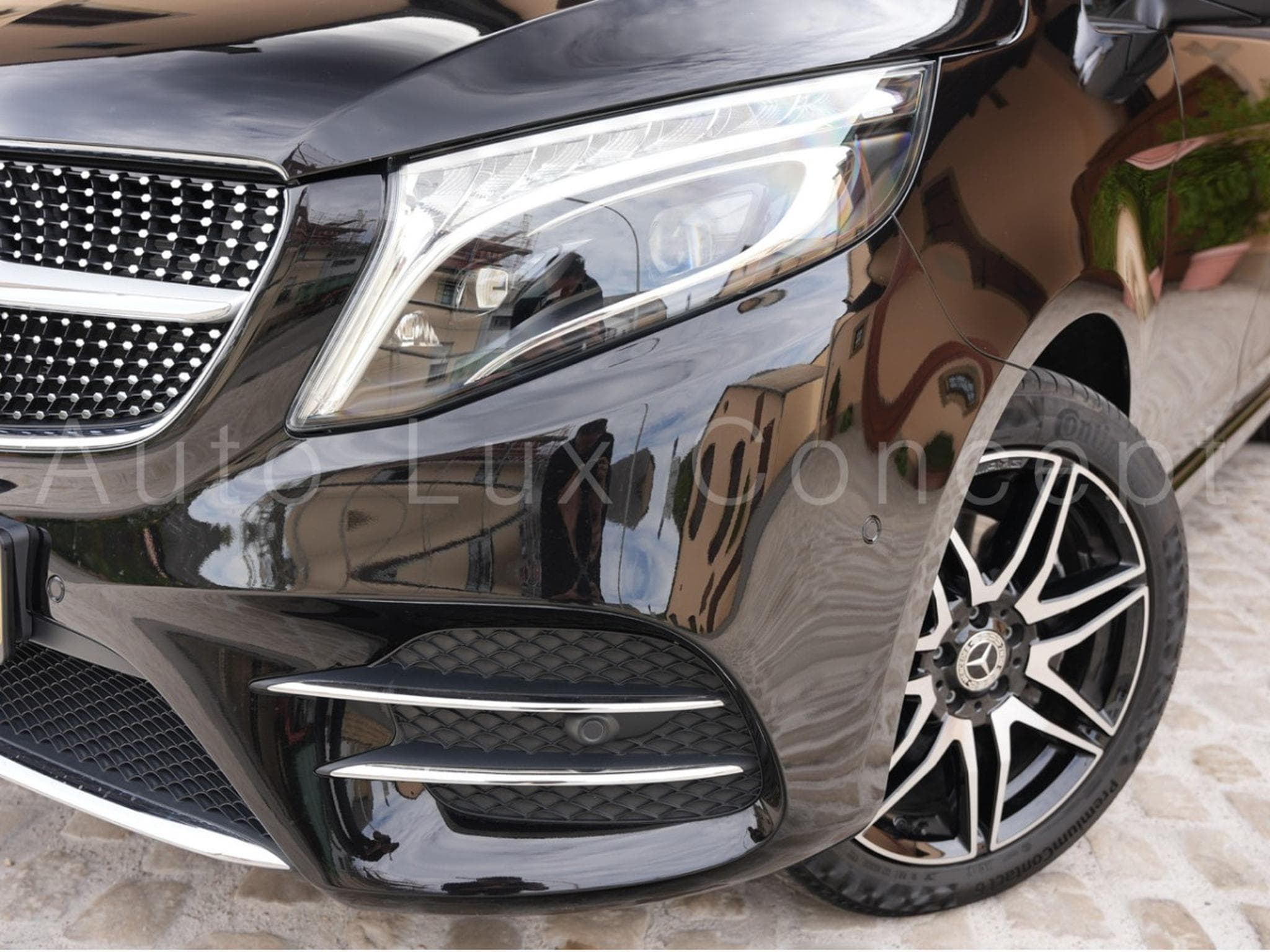 Mercedes V 300 d 4MATIC Extra Long AMG Line Rovelver VIP Van (2022) - Photo 28