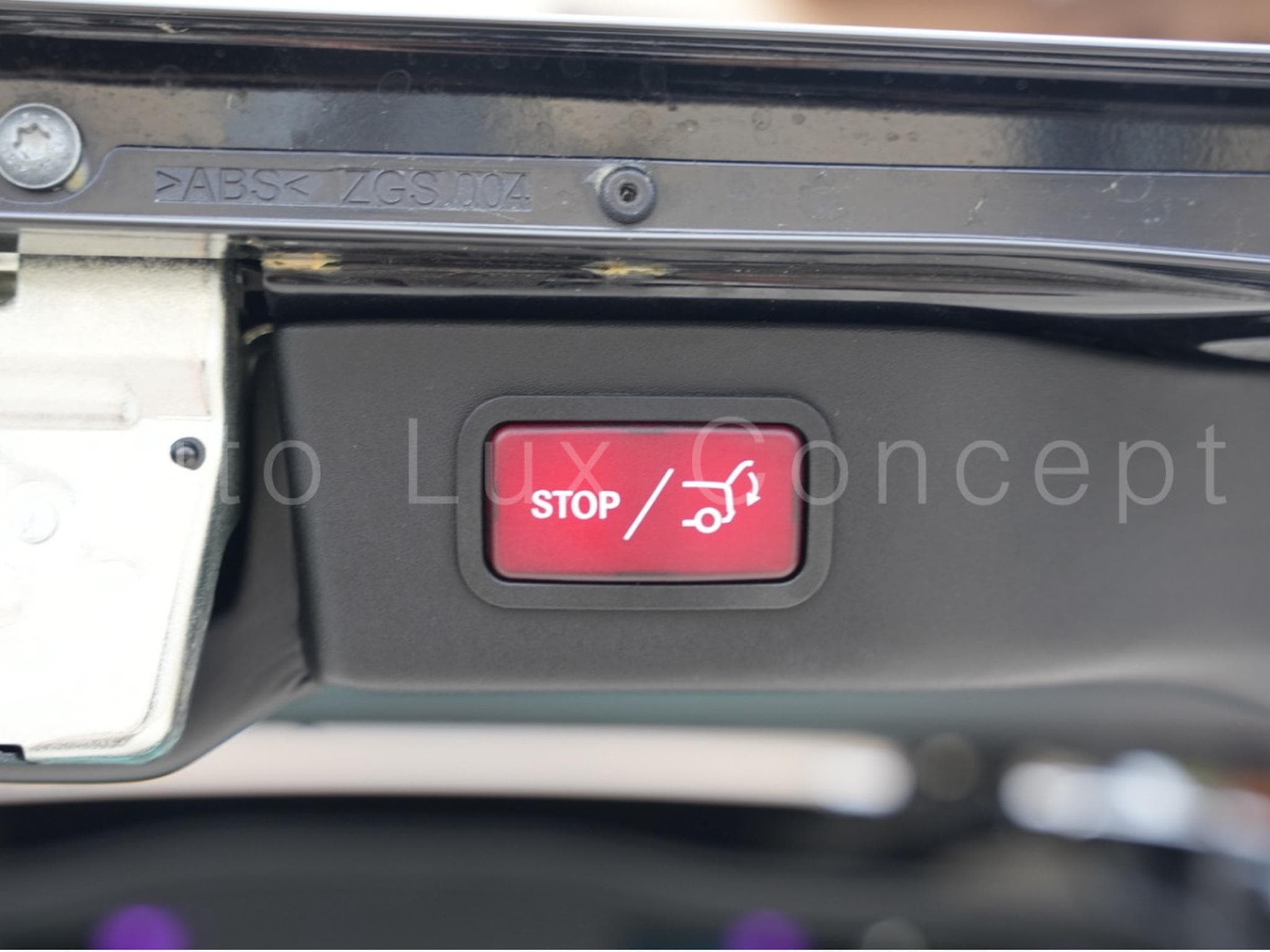 Mercedes V 300 d 4MATIC Extra Long AMG Line Rovelver VIP Van (2022) - Photo 30