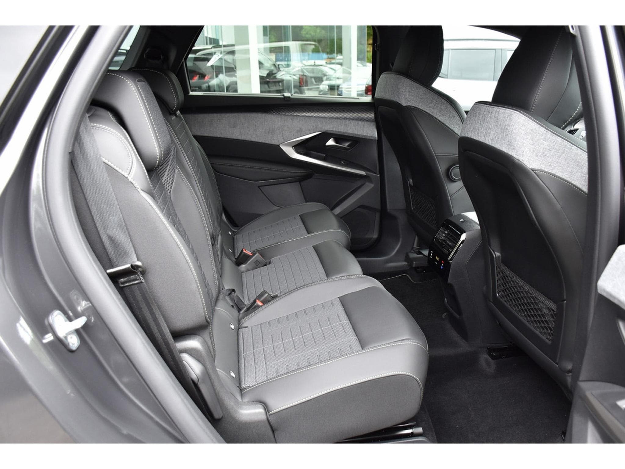 Peugeot 5008 GT Hybrid 145 e-DCS6 7 Pl. ACC CAM NEUF (2026) - Photo 8