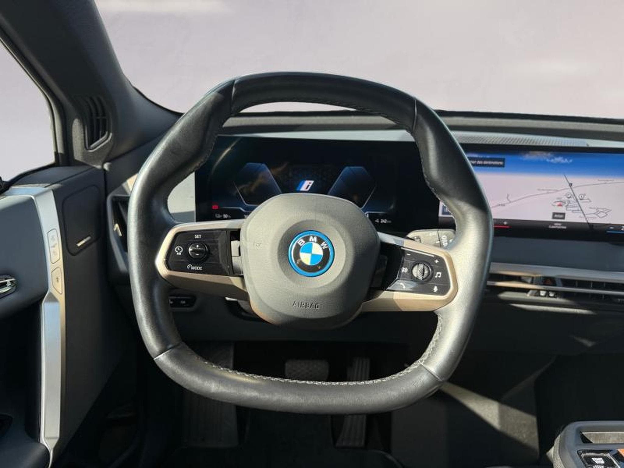 BMW iX iX xDrive 50 (2022) - Photo 9