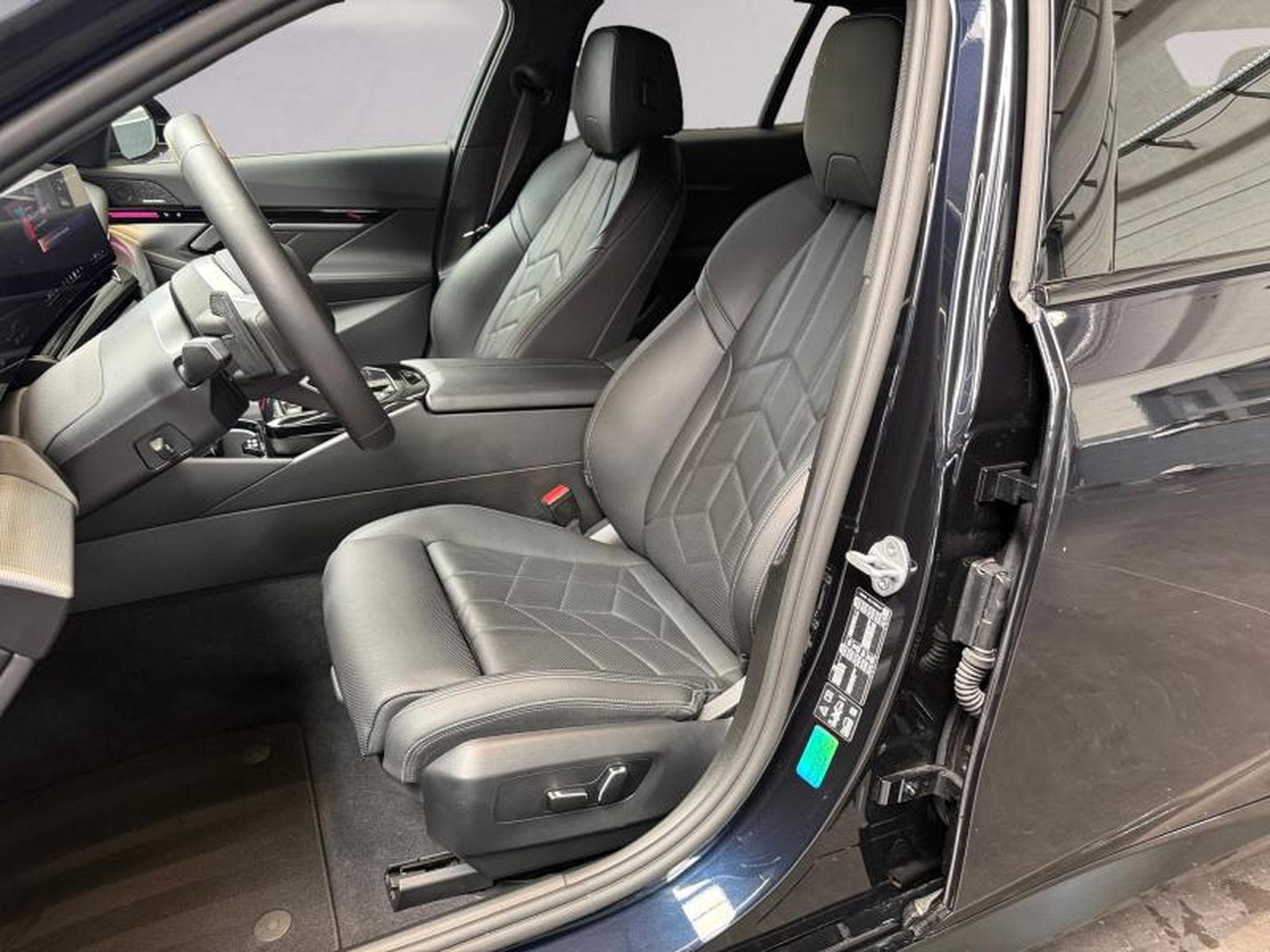 BMW 520 520d xDrive Touring Kit M Sport (2025) - Foto 15