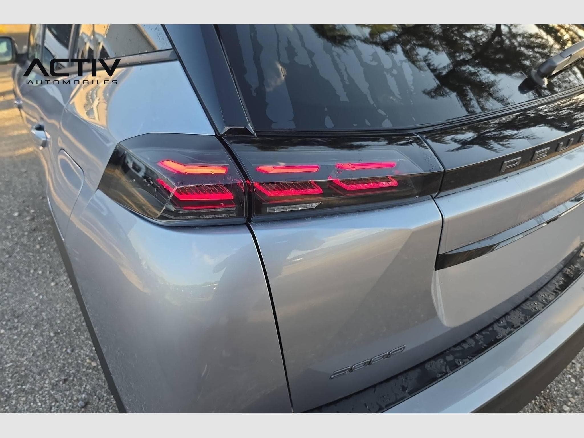 Peugeot 2008 Hybrid 145 e-DCS6 Allure (2026) - Foto 24