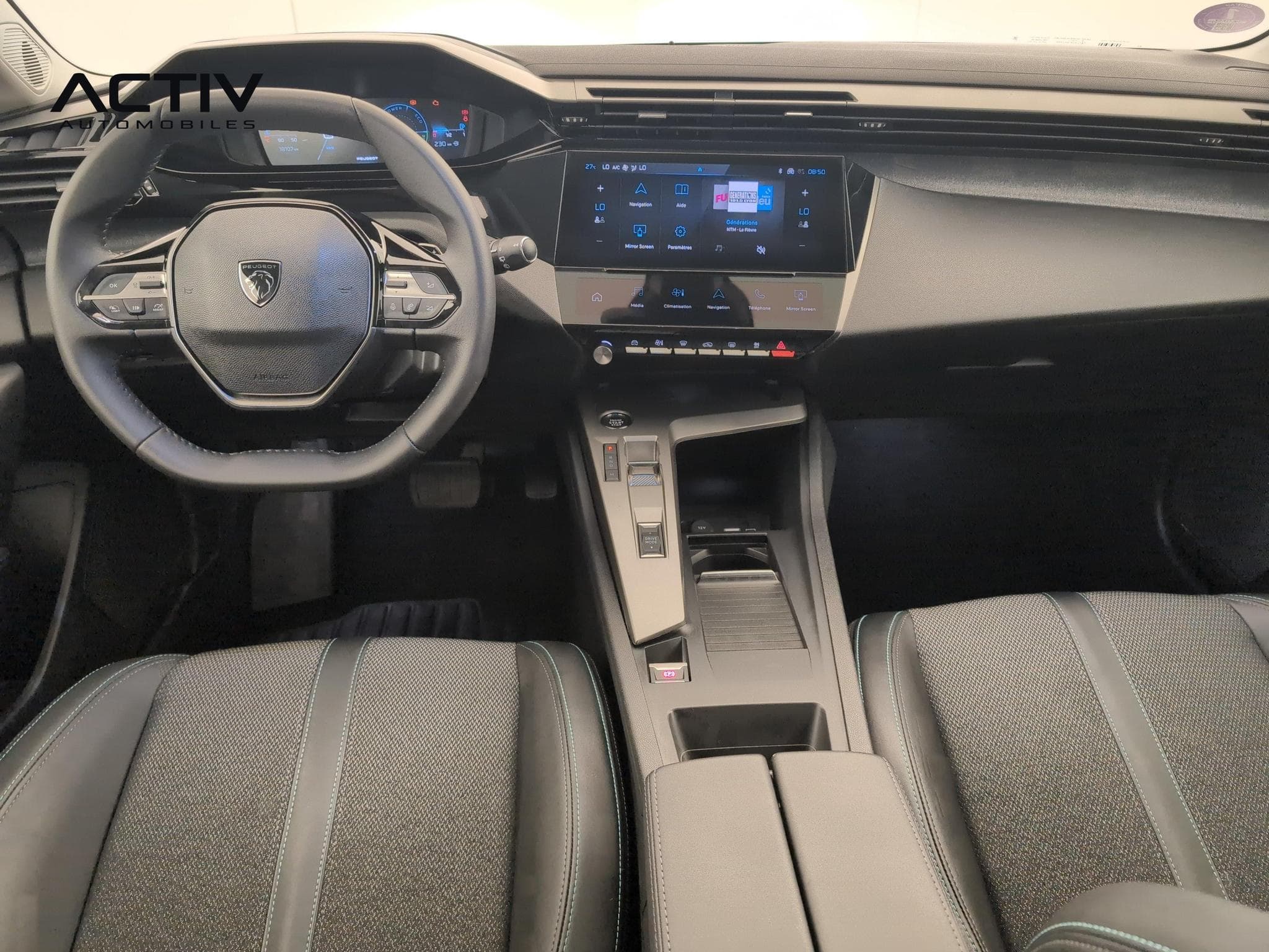 Peugeot 308 Hybrid 145 e-DCS6 Allure (2025) - Foto 13