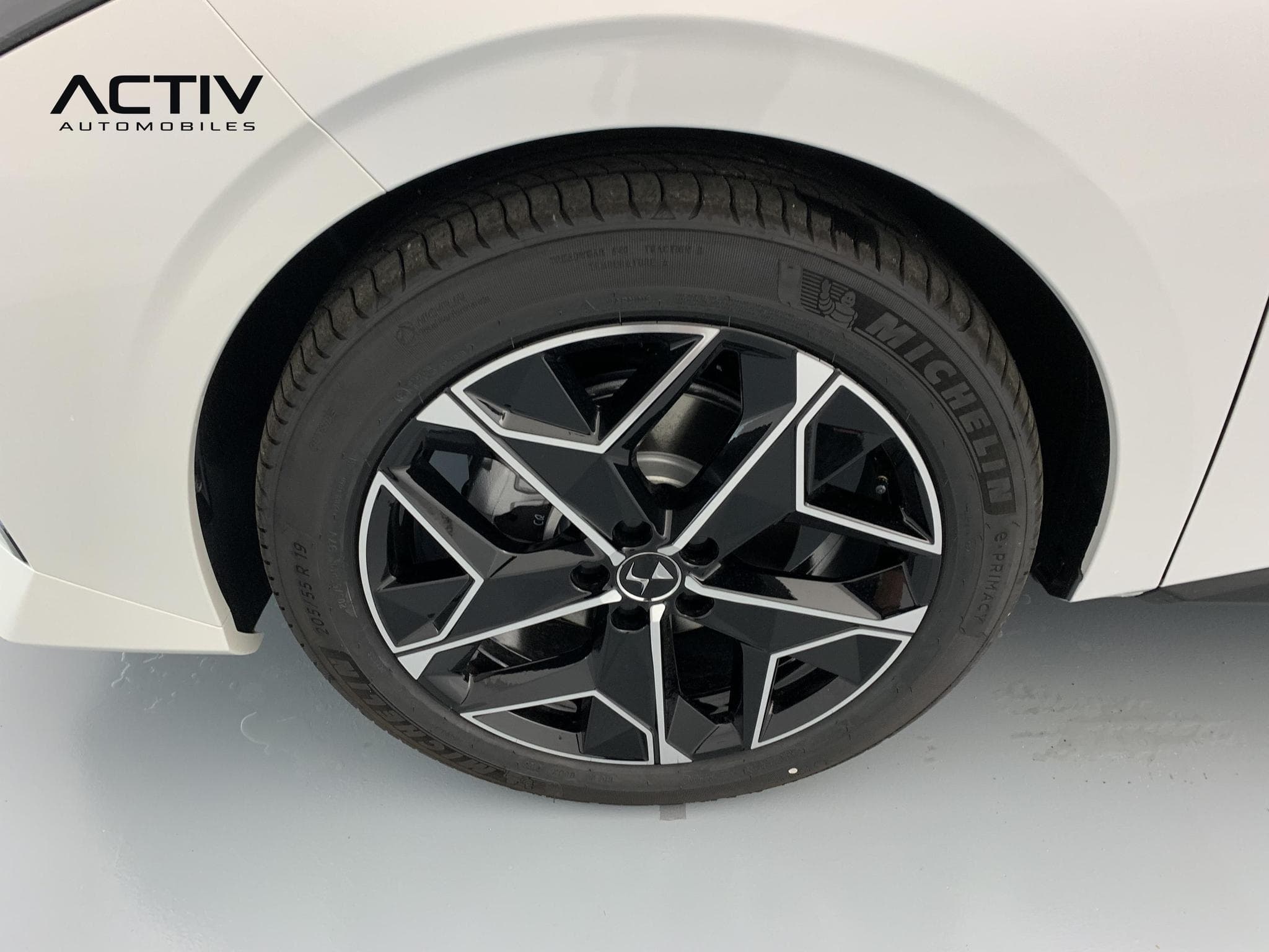 DS Automobiles DS4 Hybride 145 e-DCT6 Etoile - Alcantara (2025) - Foto 25