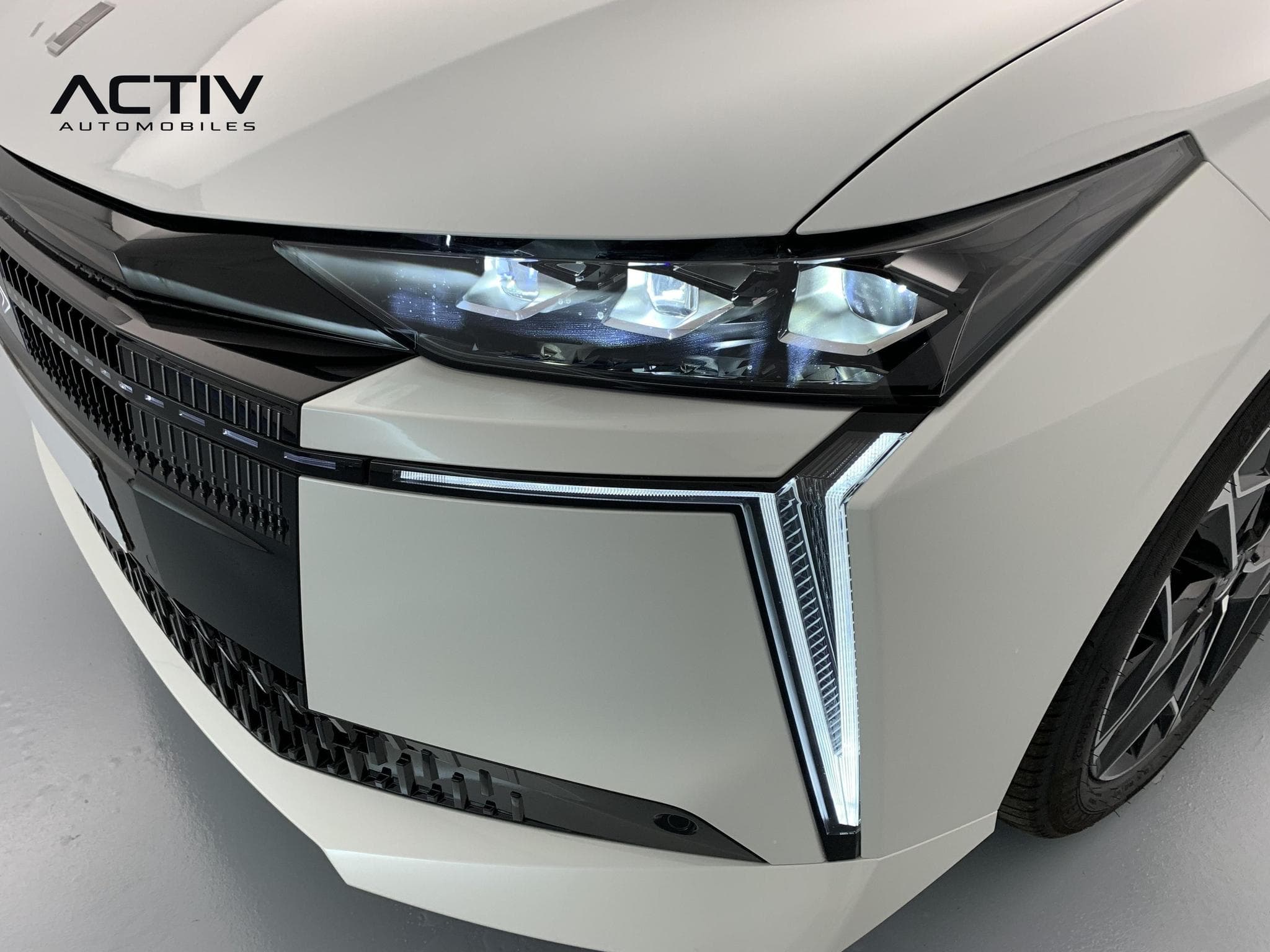 DS Automobiles DS4 Hybride 145 e-DCT6 Etoile - Alcantara (2025) - Foto 26