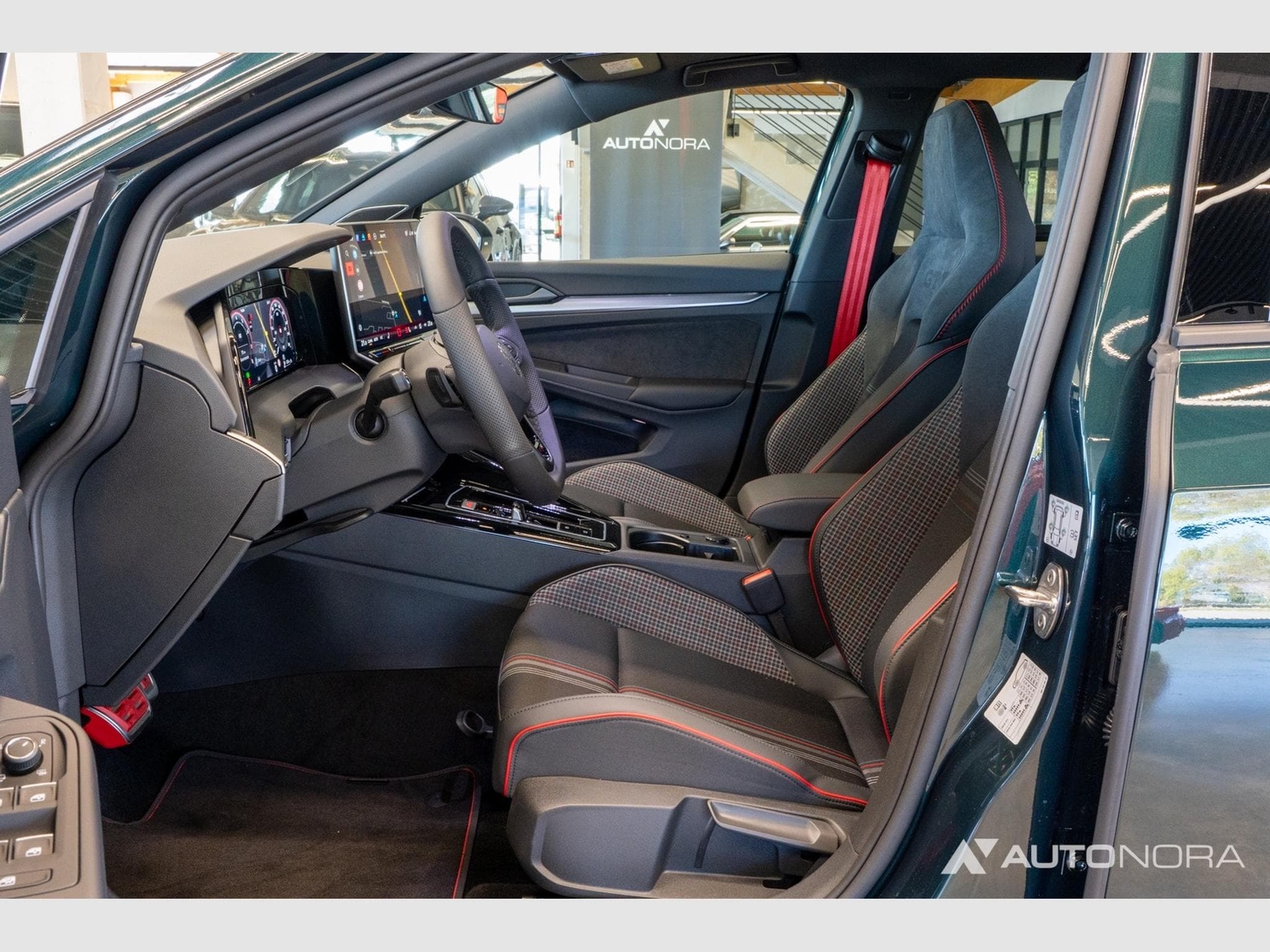 VW Golf VIII GTI Edition 50 (2026) - Photo 11